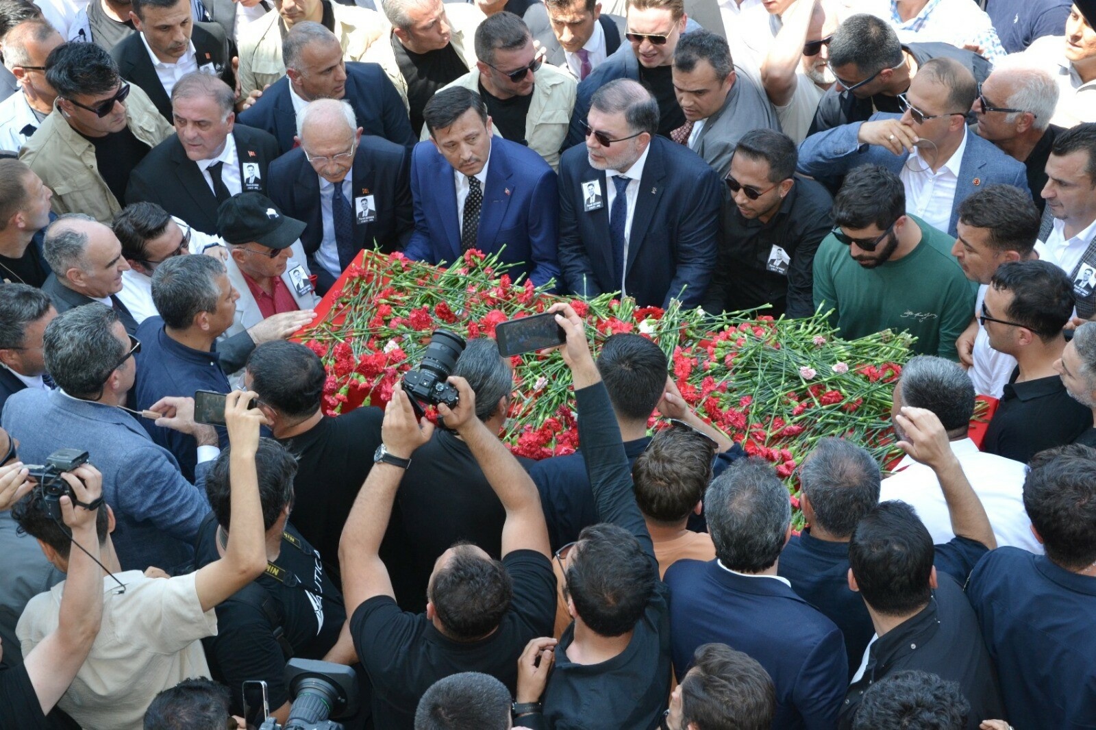 Ferdi Zeyrek, Manisa'da son yolculuğuna uğurlandı