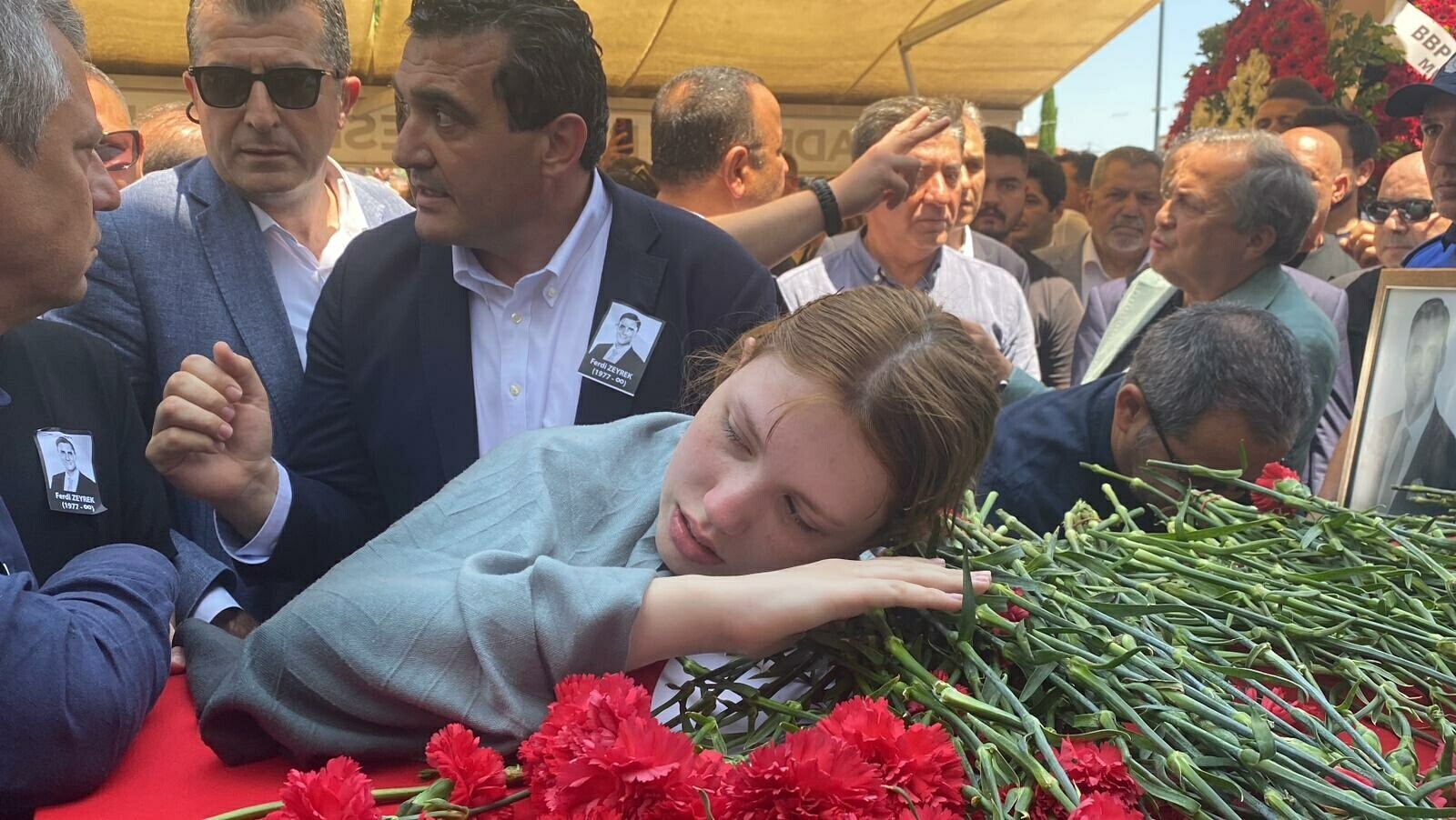 Ferdi Zeyrek, Manisa'da son yolculuğuna uğurlandı