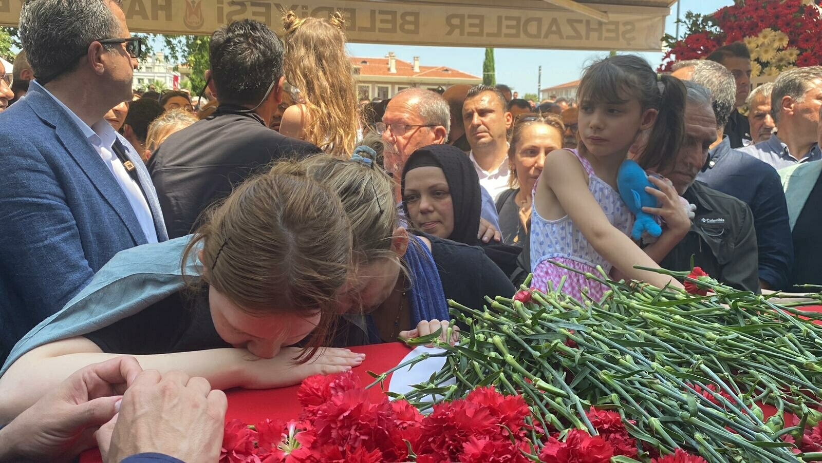 Ferdi Zeyrek, Manisa'da son yolculuğuna uğurlandı