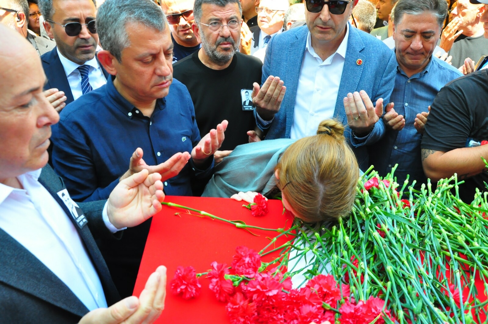 Ferdi Zeyrek, Manisa'da son yolculuğuna uğurlandı