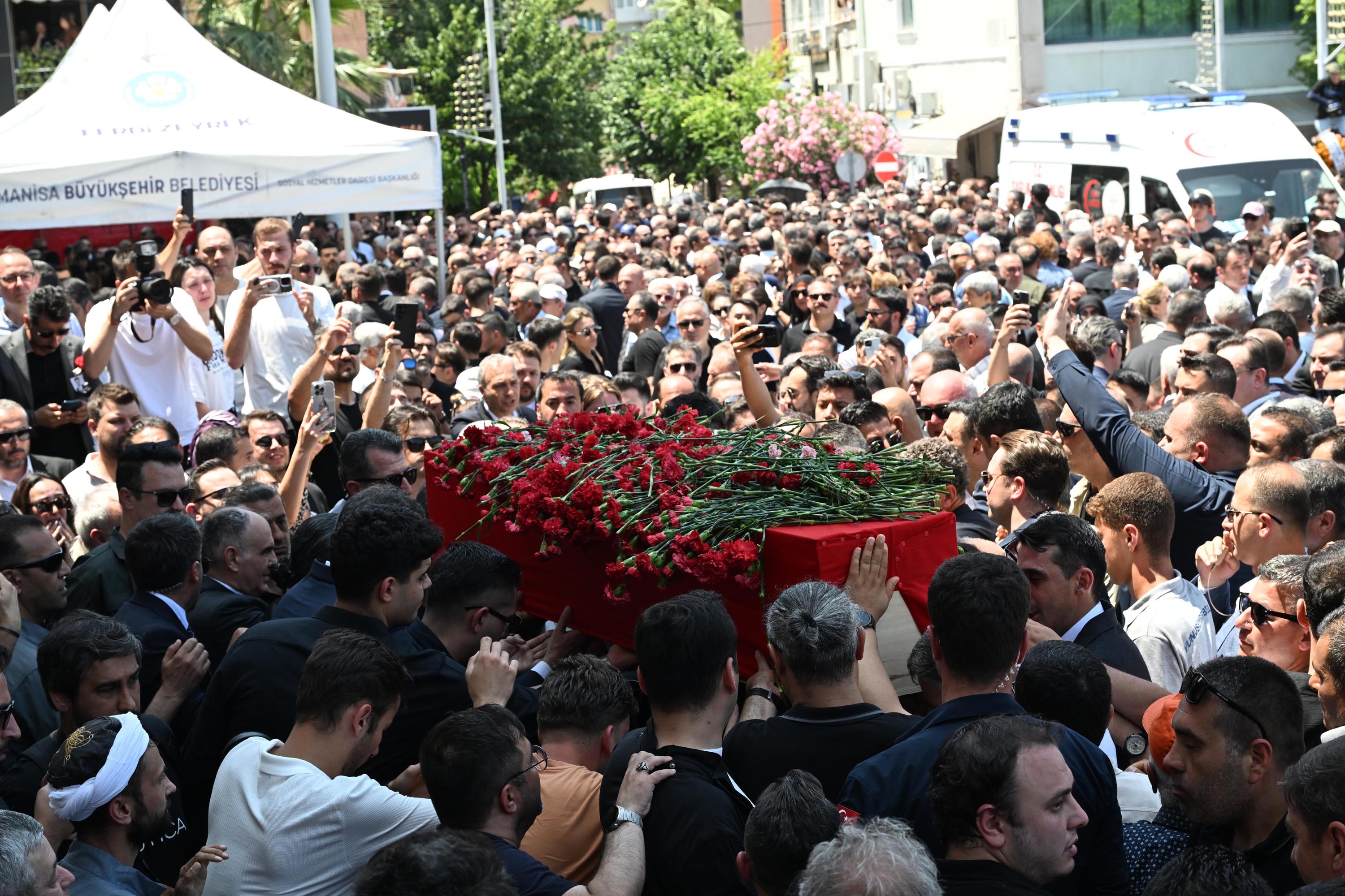 Ferdi Zeyrek, Manisa'da son yolculuğuna uğurlandı