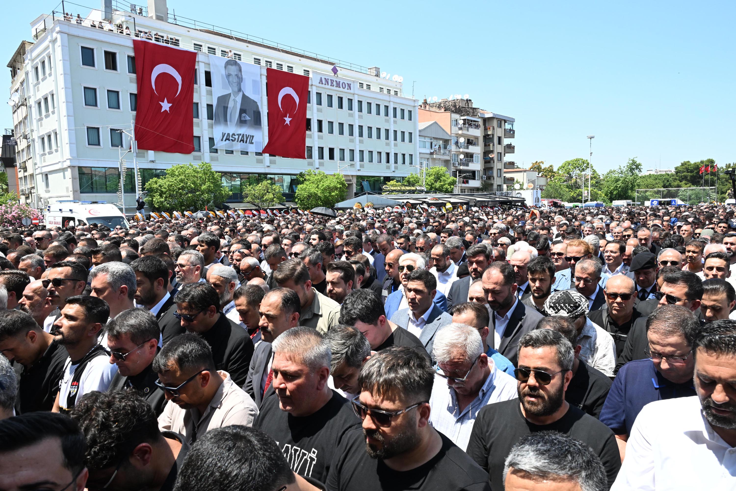 Ferdi Zeyrek, Manisa'da son yolculuğuna uğurlandı