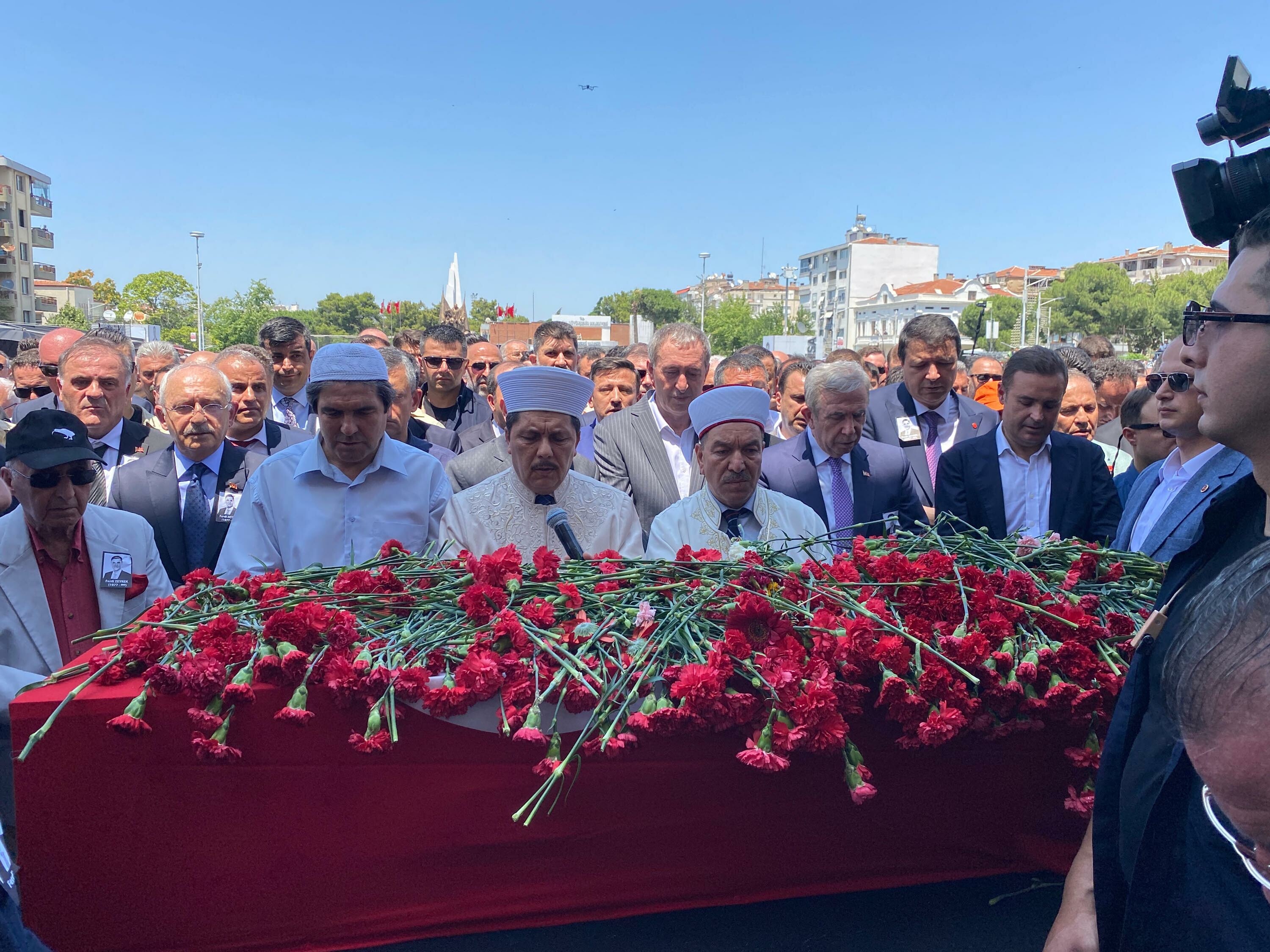 Ferdi Zeyrek, Manisa'da son yolculuğuna uğurlandı