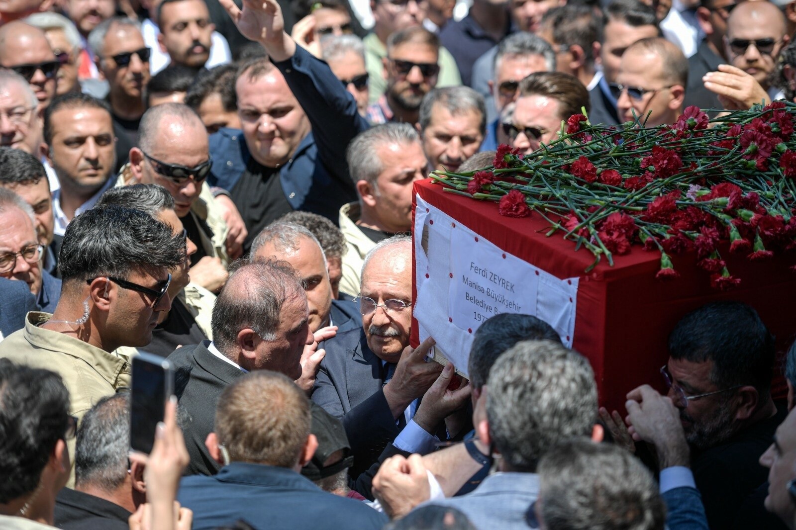 Ferdi Zeyrek, Manisa'da son yolculuğuna uğurlandı