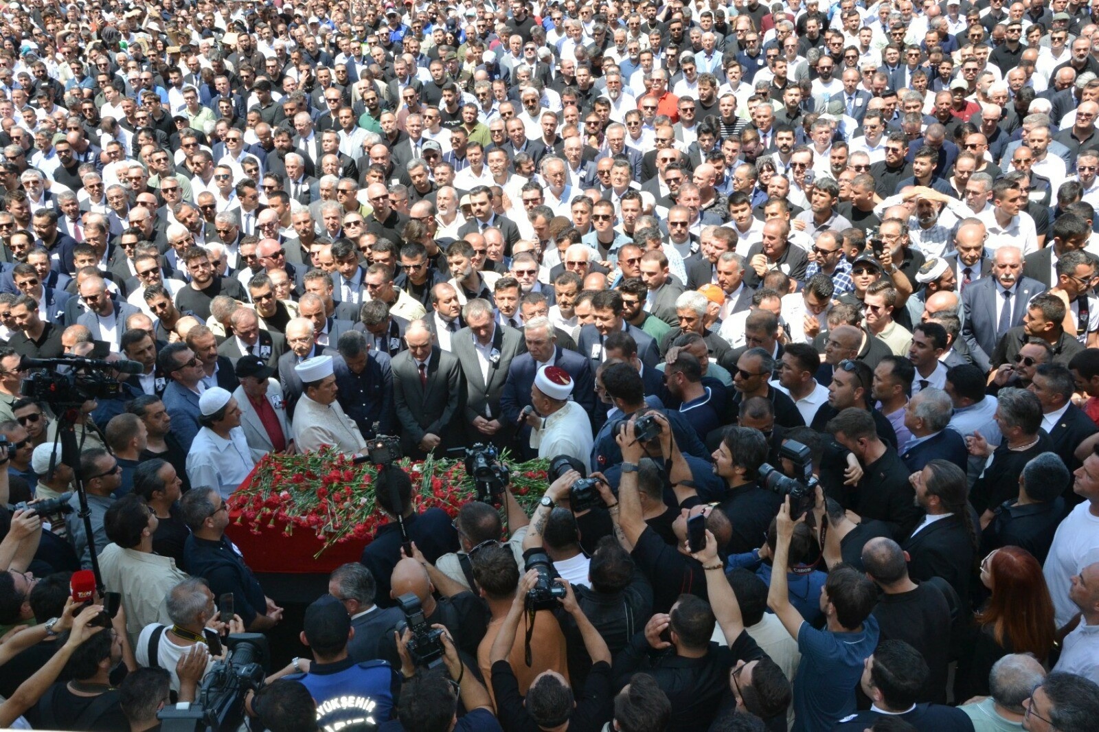 Ferdi Zeyrek, Manisa'da son yolculuğuna uğurlandı