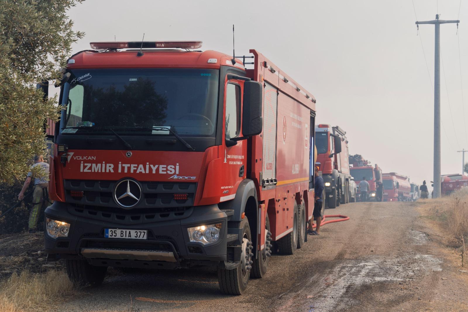 Aliağa ve Foça’da yangınla mücadele sürüyor