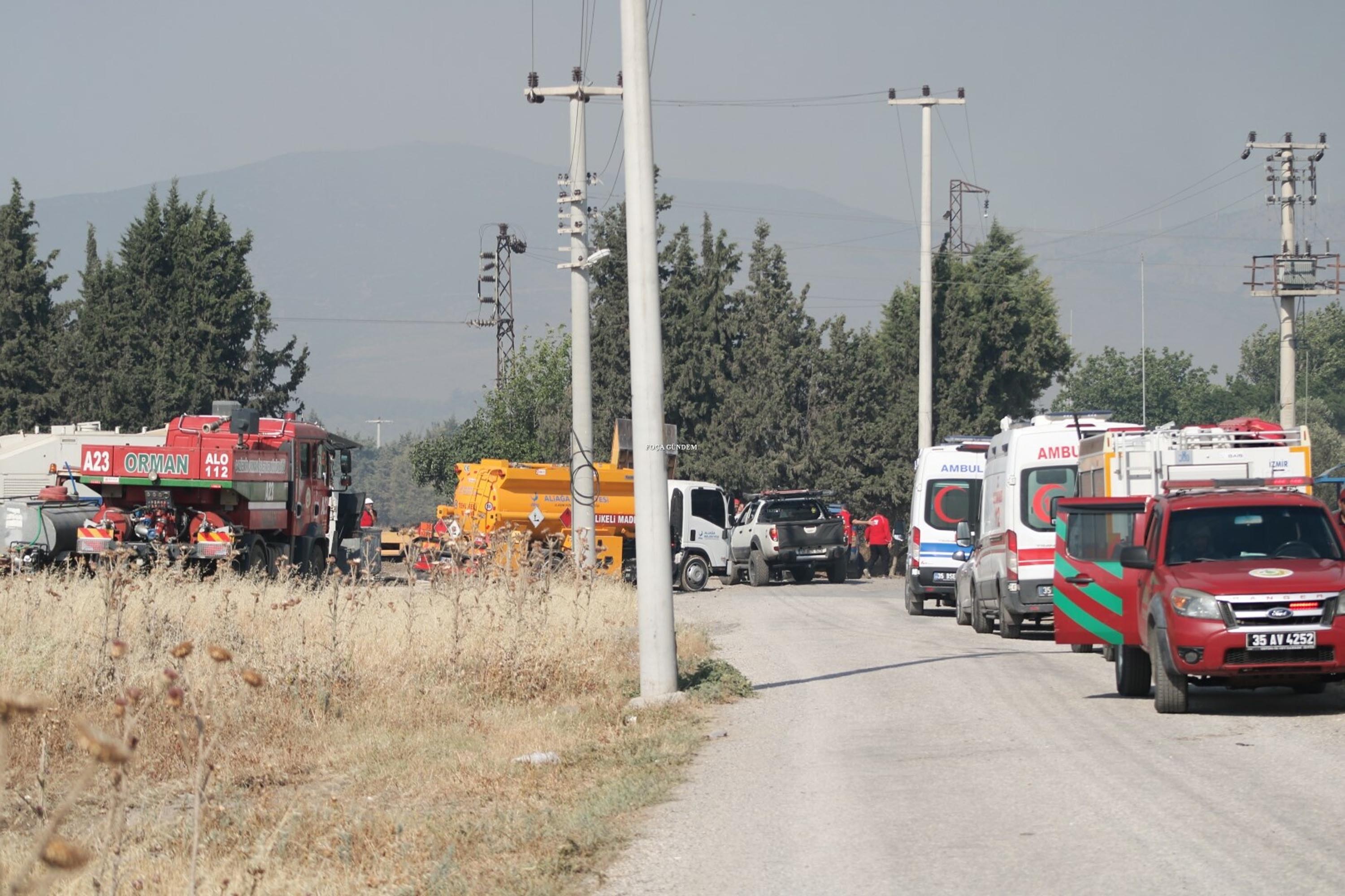 Aliağa ve Foça’da yangınla mücadele sürüyor