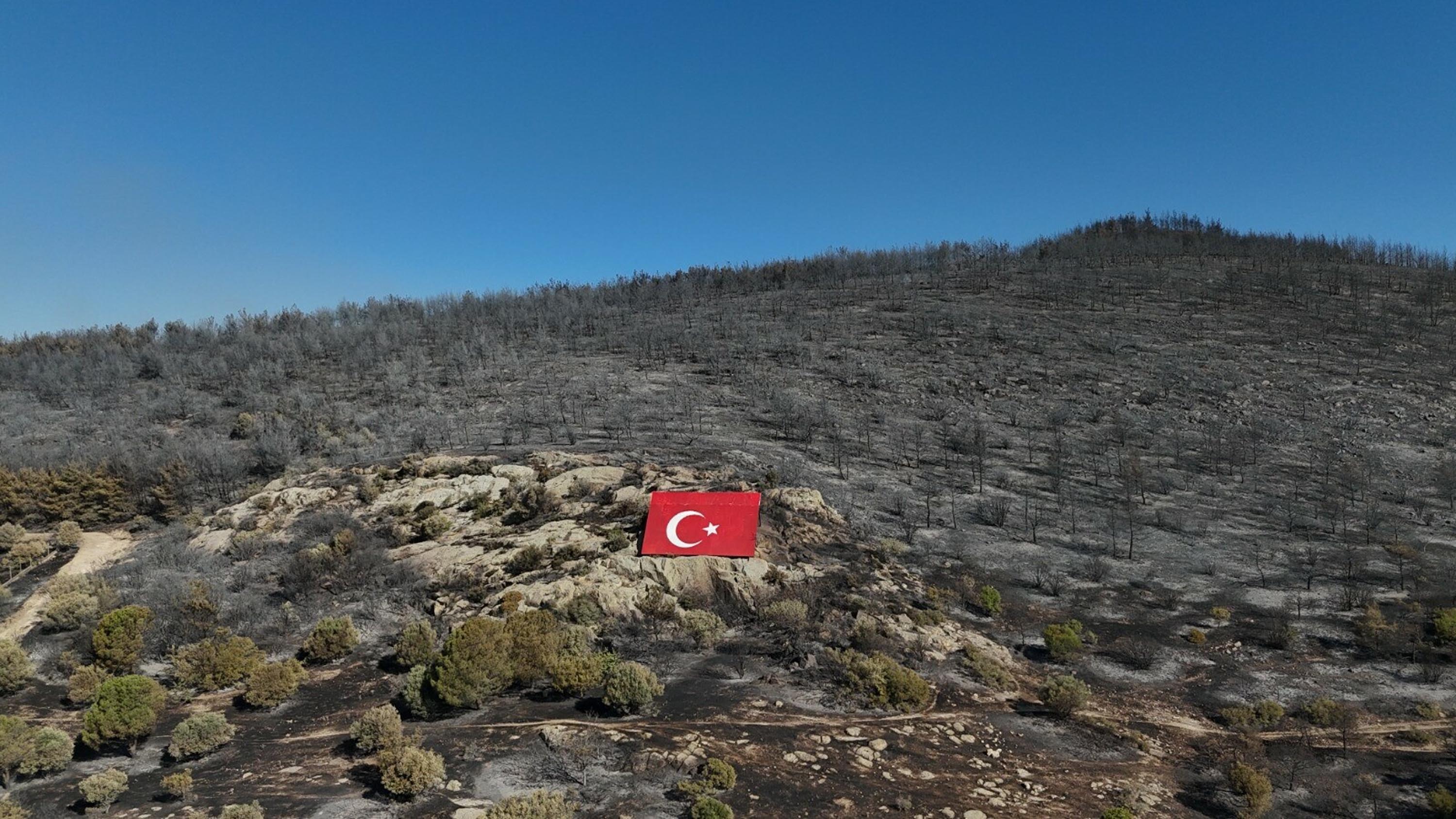 Aliağa'da yanan alanlar havadan görüntülendi