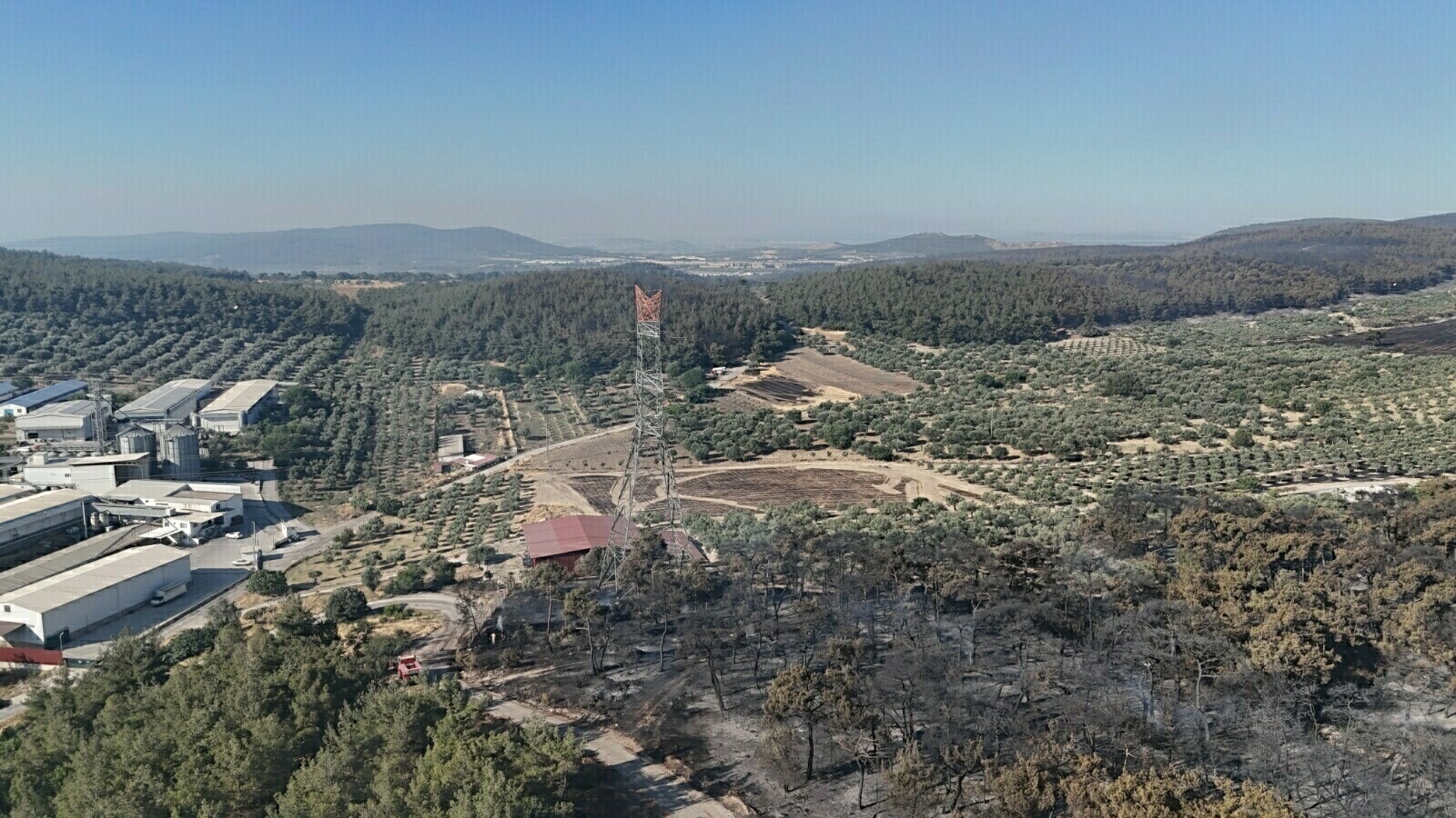 Aliağa'da yanan alanlar havadan görüntülendi