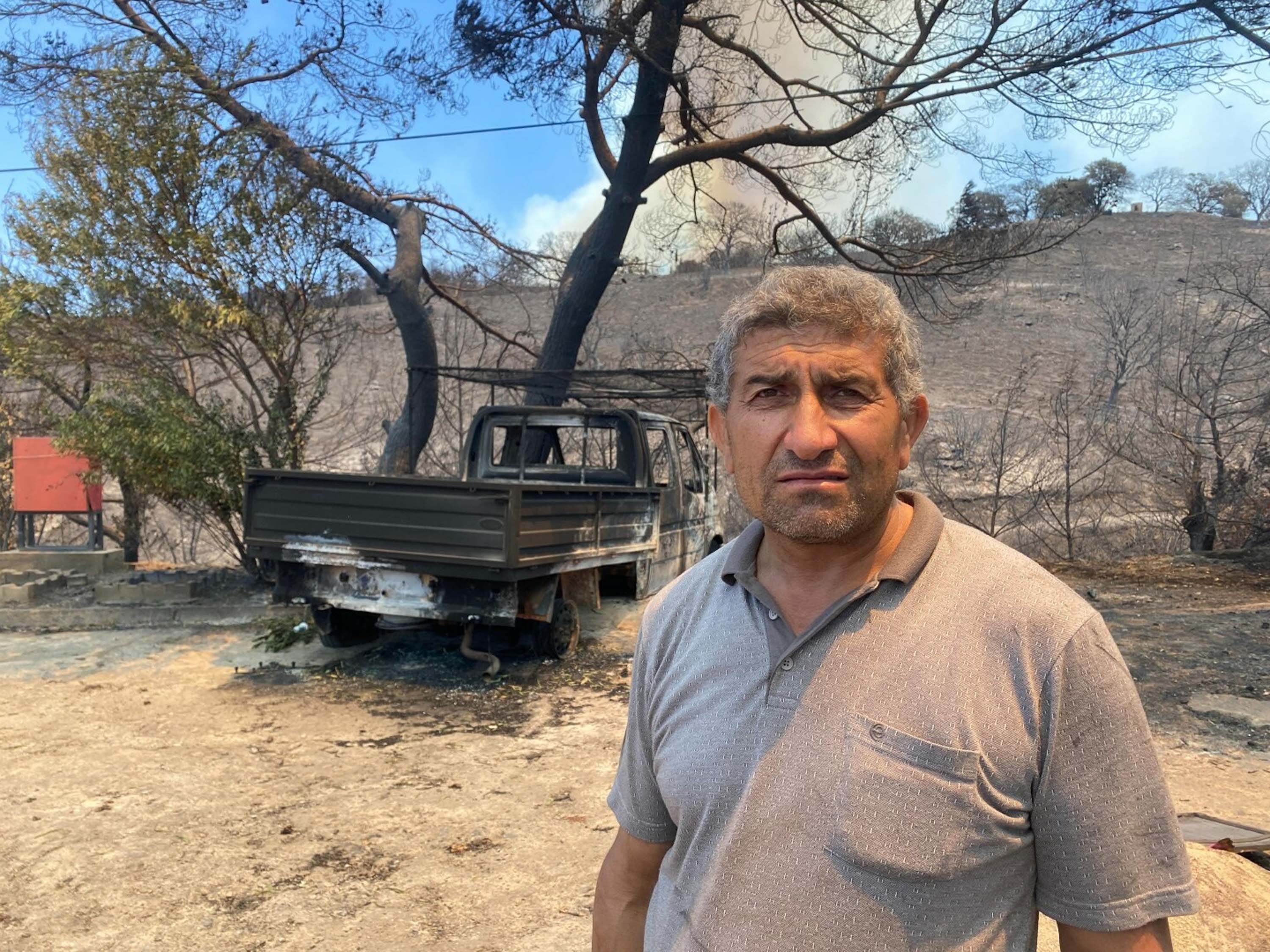 Seferihisar Doğanbey’de yerleşim yerleri yandı!