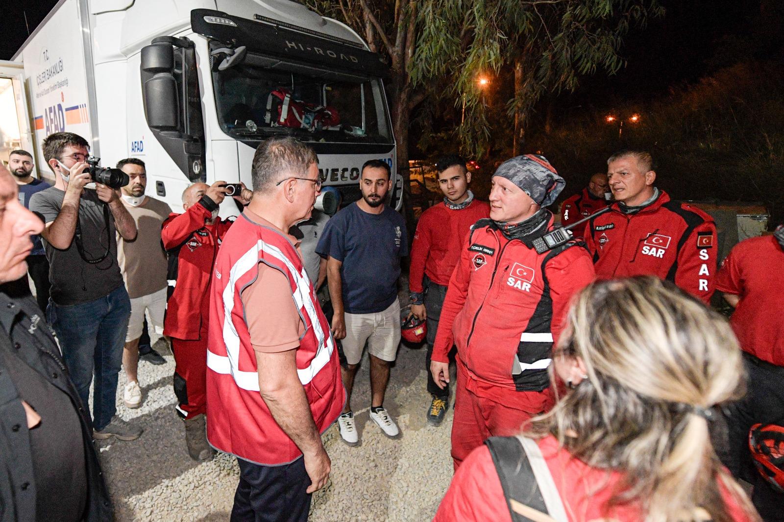 Seferihisar Doğanbey’de yerleşim yerleri yandı!