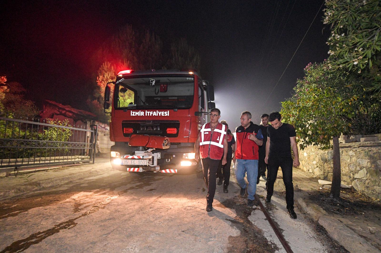 Seferihisar Doğanbey’de yerleşim yerleri yandı!