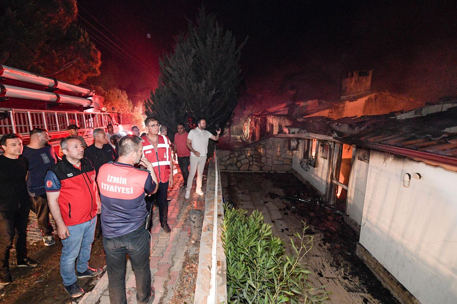 Seferihisar Doğanbey’de yerleşim yerleri yandı!
