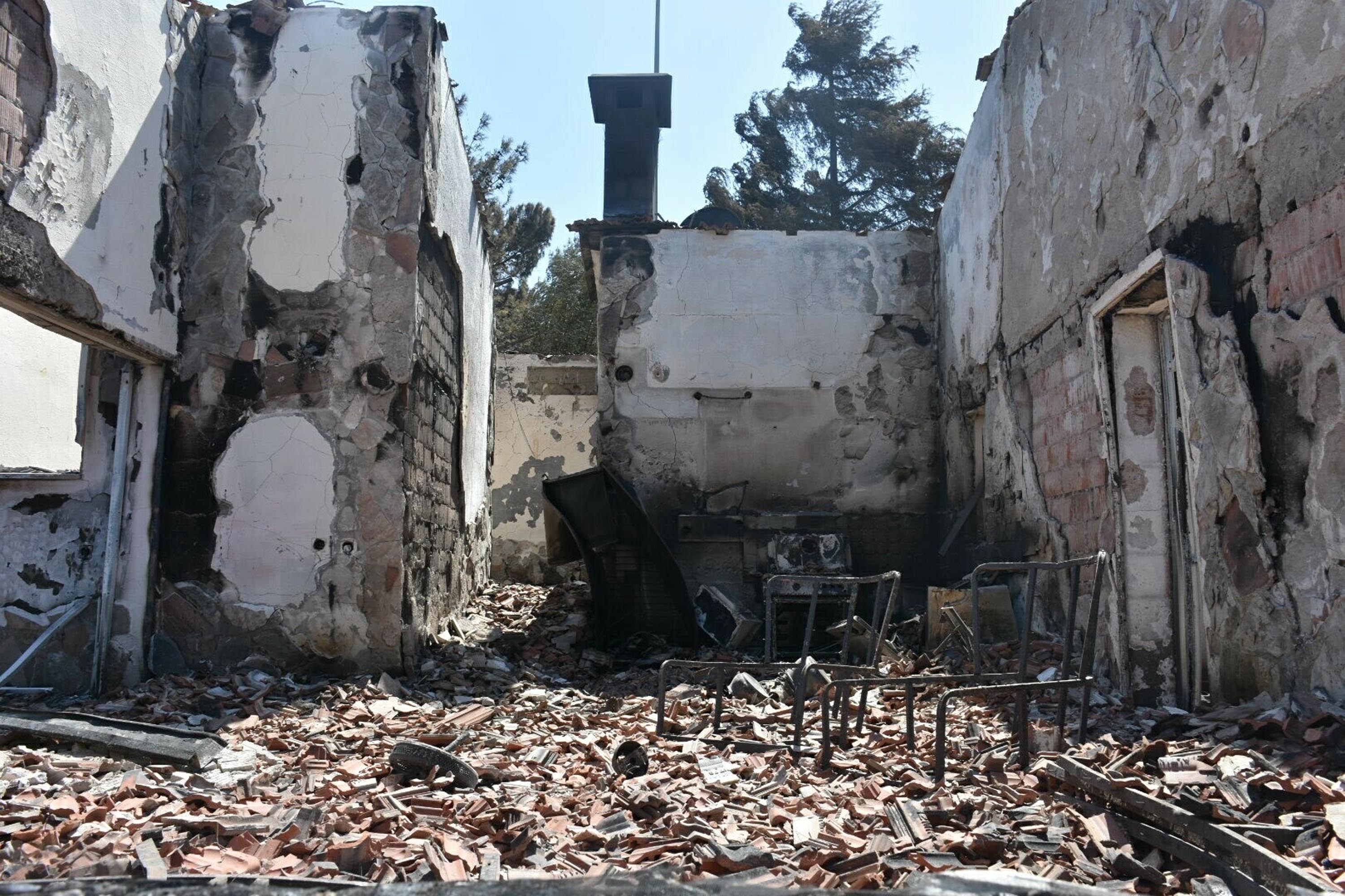 İzmir'deki orman yangını 3'üncü gününde; Yanan alanlar havadan görüntülendi