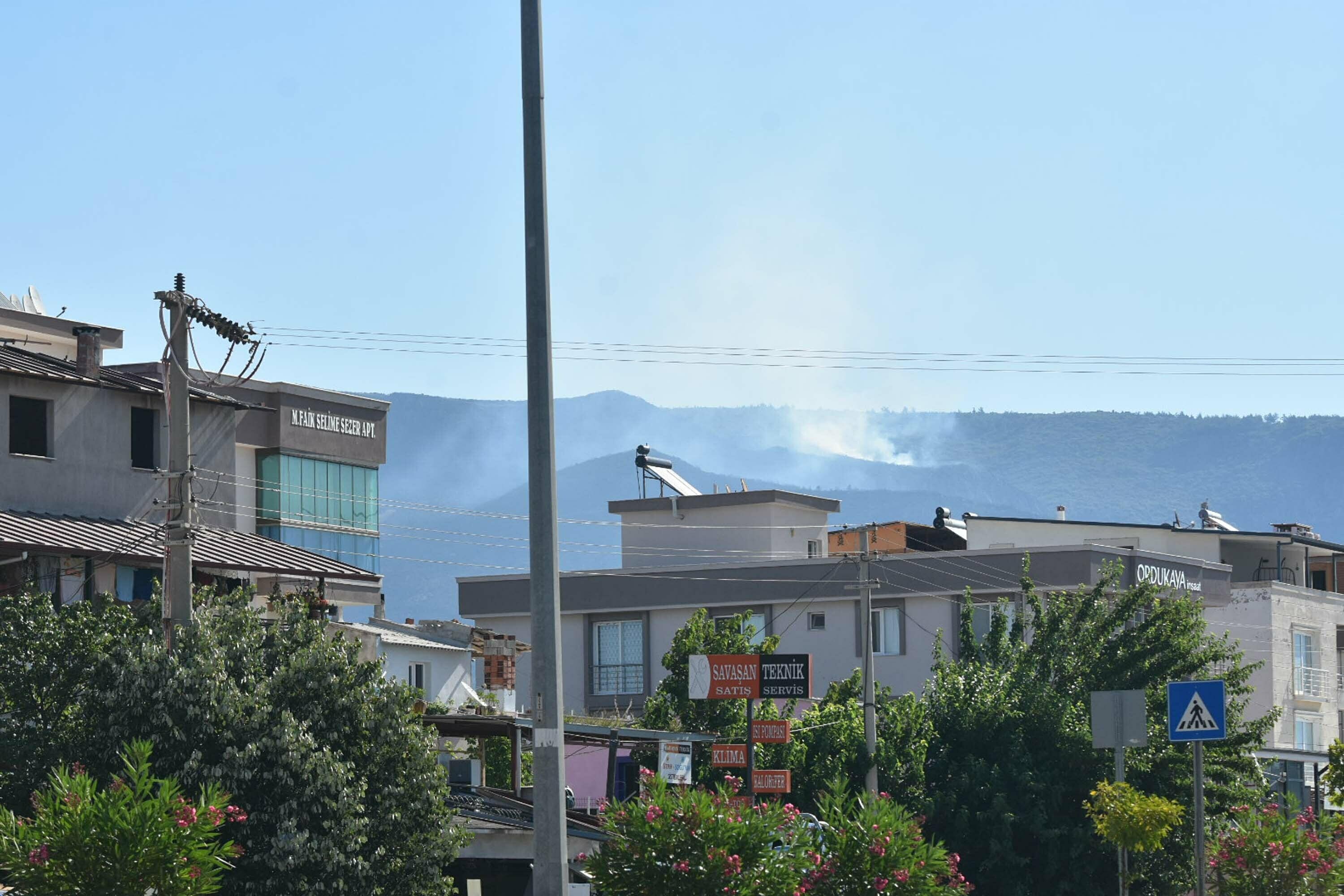 İzmir'deki orman yangını 3'üncü gününde; Yanan alanlar havadan görüntülendi