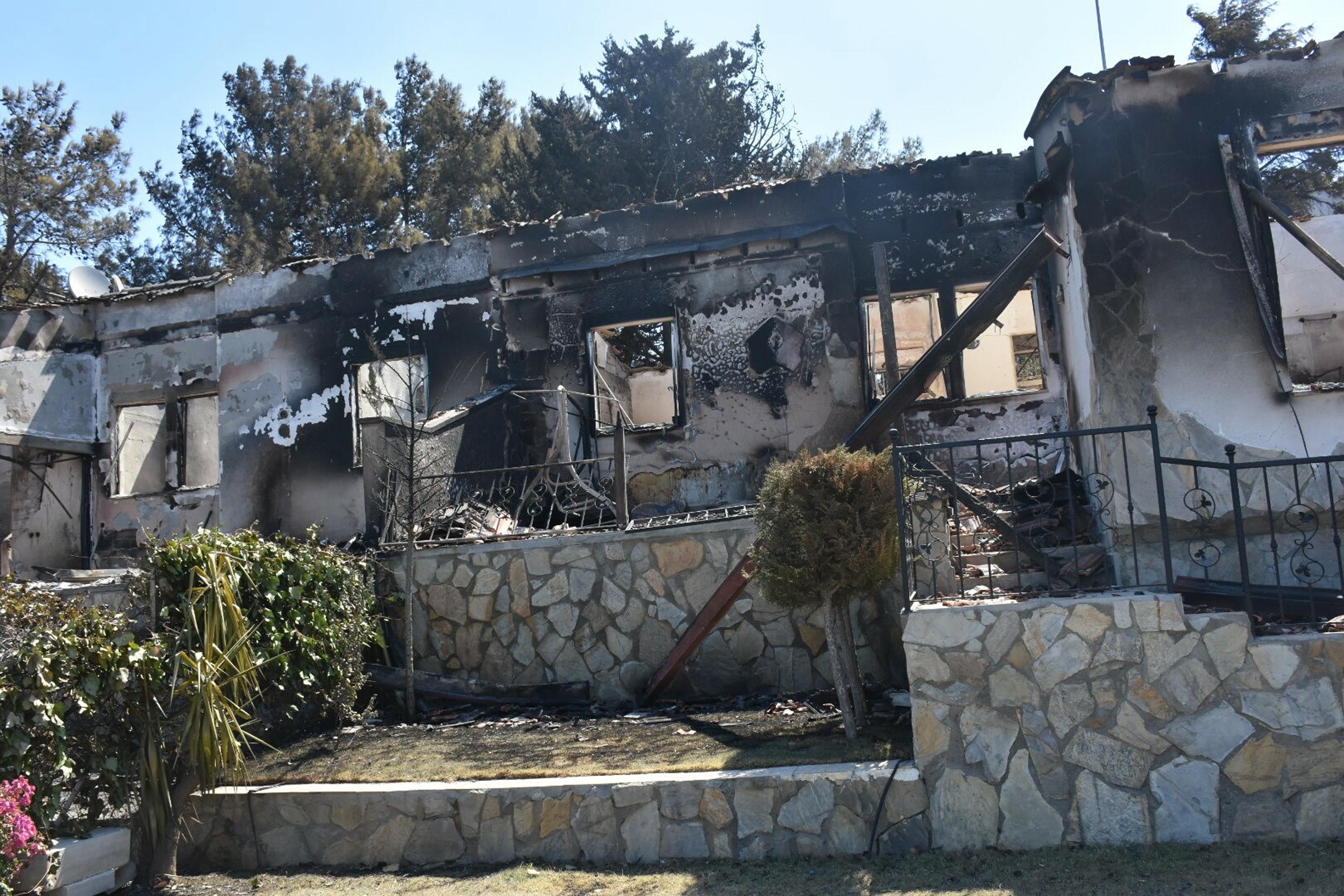 İzmir'deki orman yangını 3'üncü gününde; Yanan alanlar havadan görüntülendi