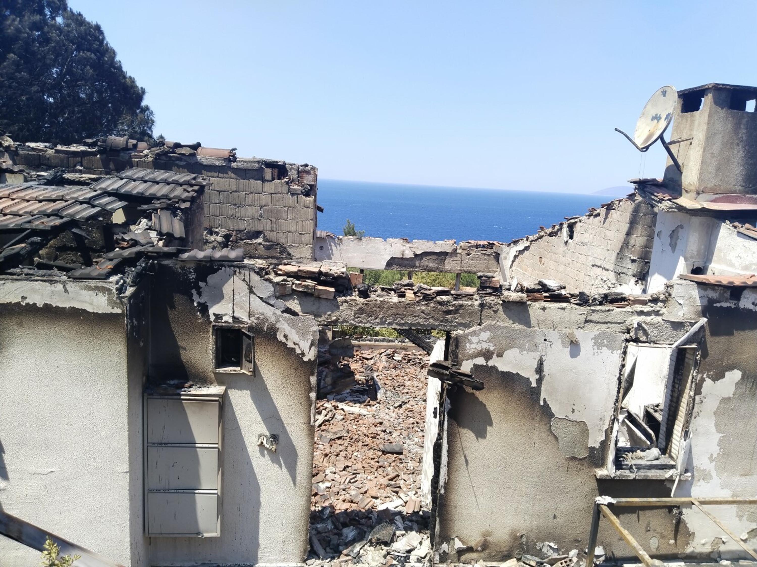 İzmir'deki orman yangını 3'üncü gününde; Yanan alanlar havadan görüntülendi
