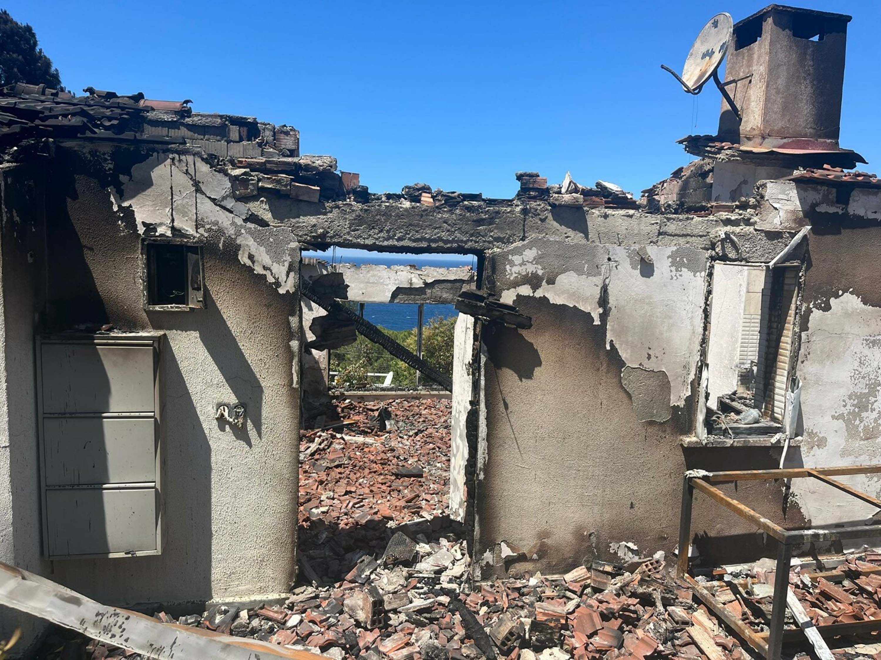 İzmir'deki orman yangınında yanan alanlar ve evler havadan görüntülendi