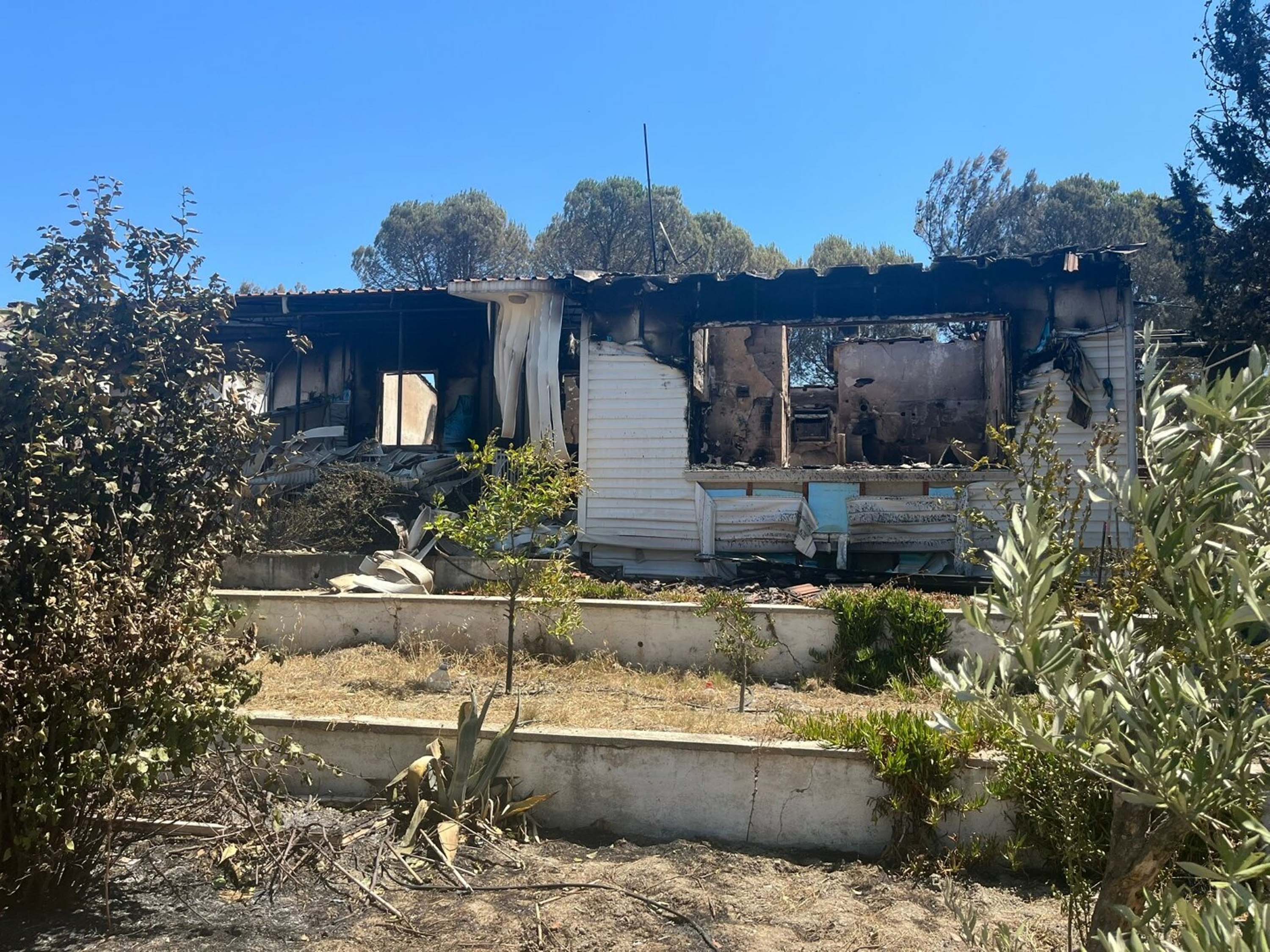 İzmir'deki orman yangınında yanan alanlar ve evler havadan görüntülendi