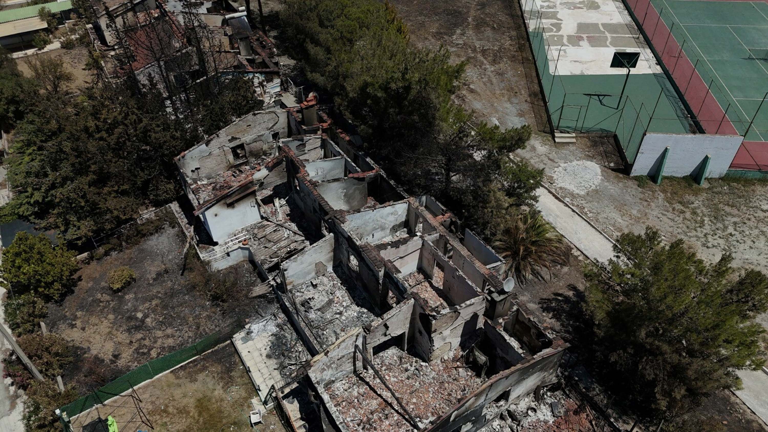 İzmir'deki orman yangınında yanan alanlar ve evler havadan görüntülendi
