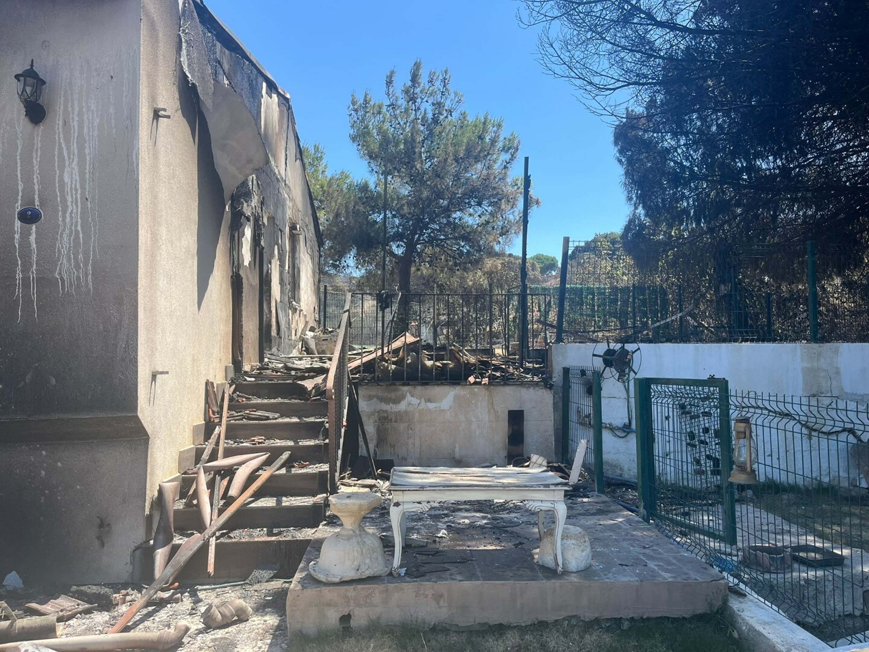 İzmir'deki orman yangınında yanan alanlar ve evler havadan görüntülendi
