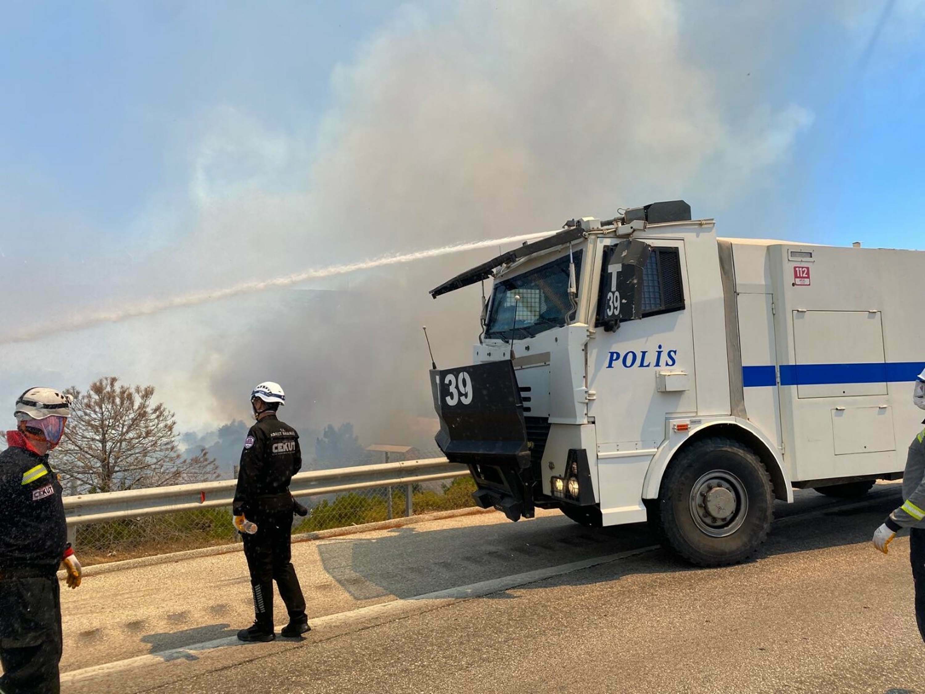 Çeşme'deki orman yangını 2'nci gününde
