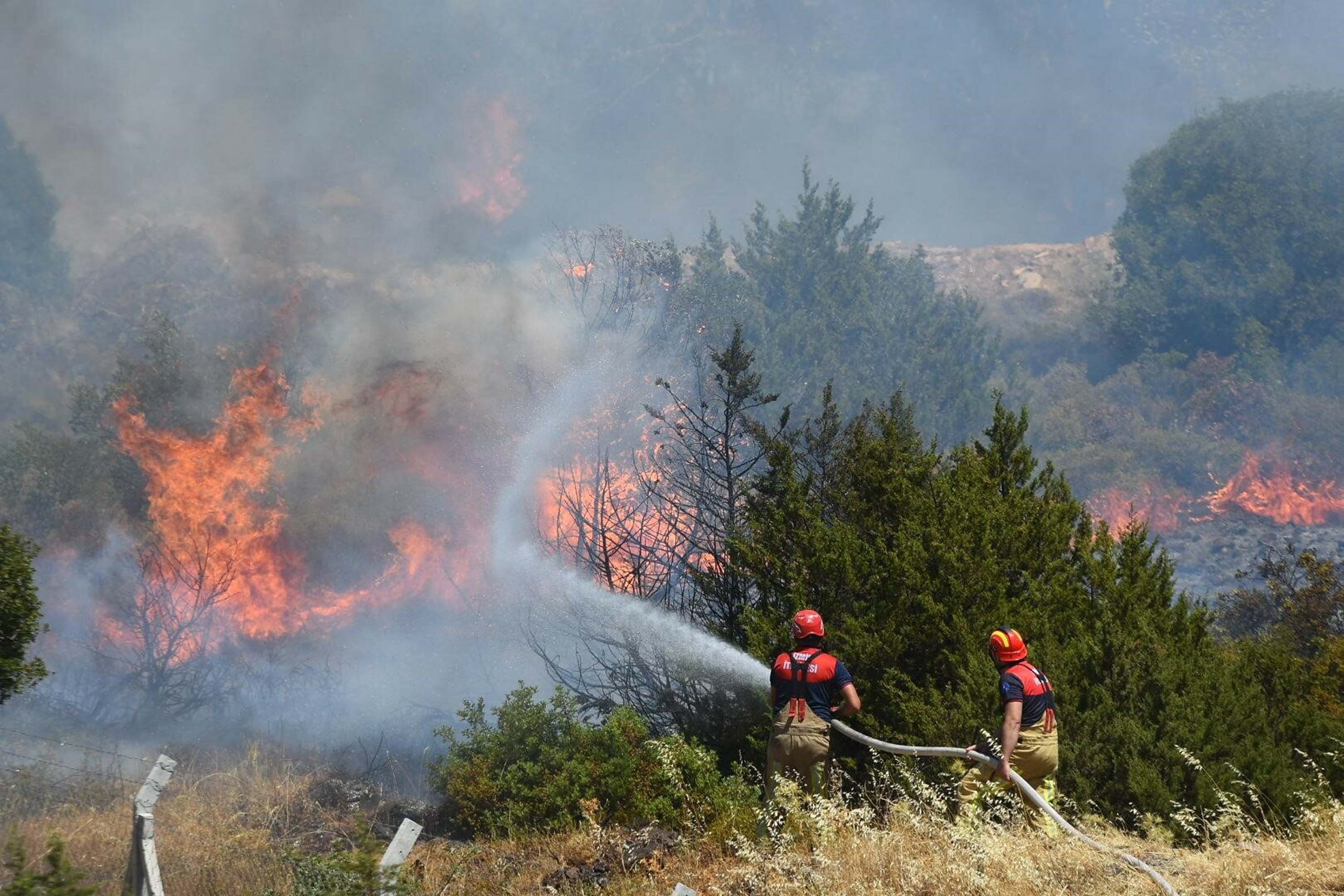 Çeşme'deki orman yangını 2'nci gününde