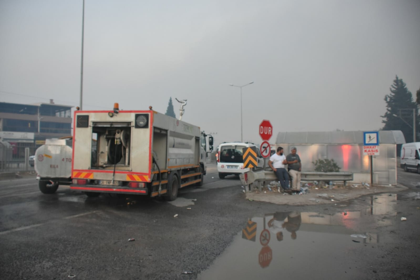 Buca'da başlayıp Gaziemir'e sıçrayan orman yangınından çarpıcı kareler