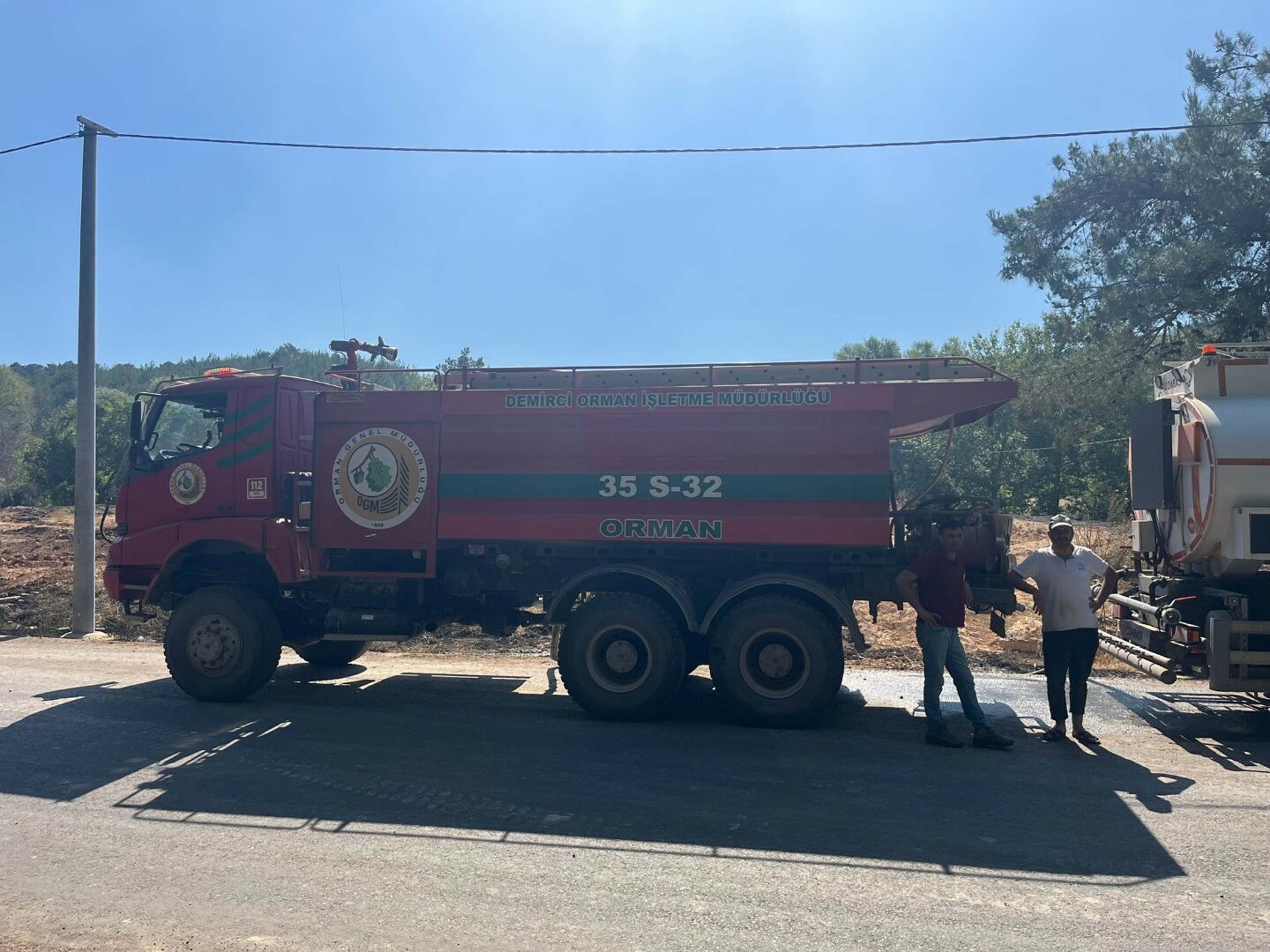 Buca'daki orman yangını 2'nci gününde; ekipler alevlerin arasında kaldı