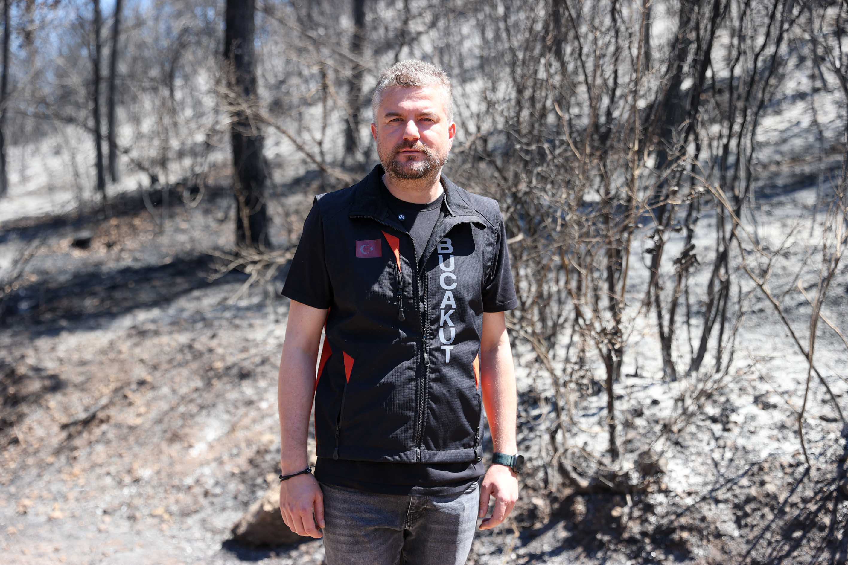 Buca'daki orman yangını 2'nci gününde; ekipler alevlerin arasında kaldı
