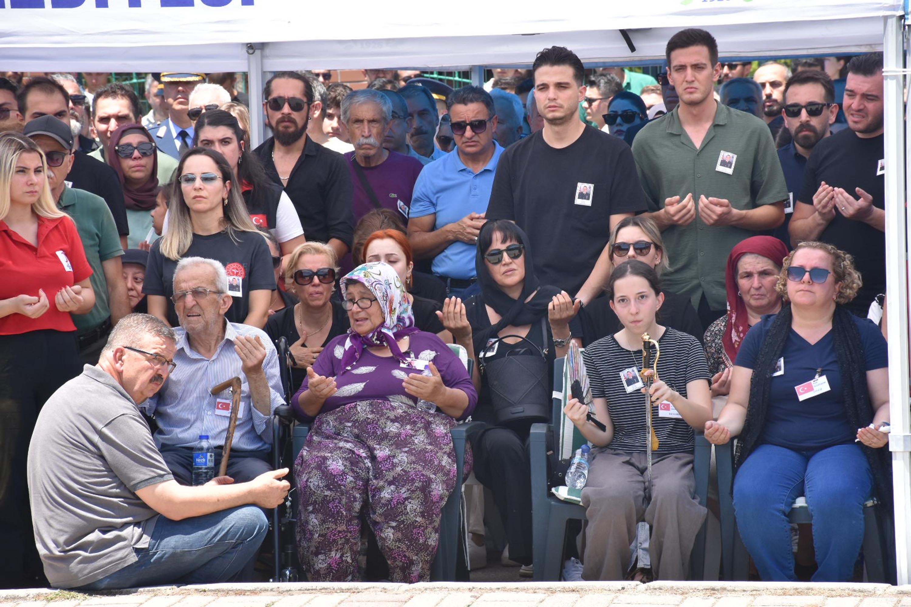 Şehit üsteğmeni son yolculuğuna ailesi, asker selamıyla uğurladı