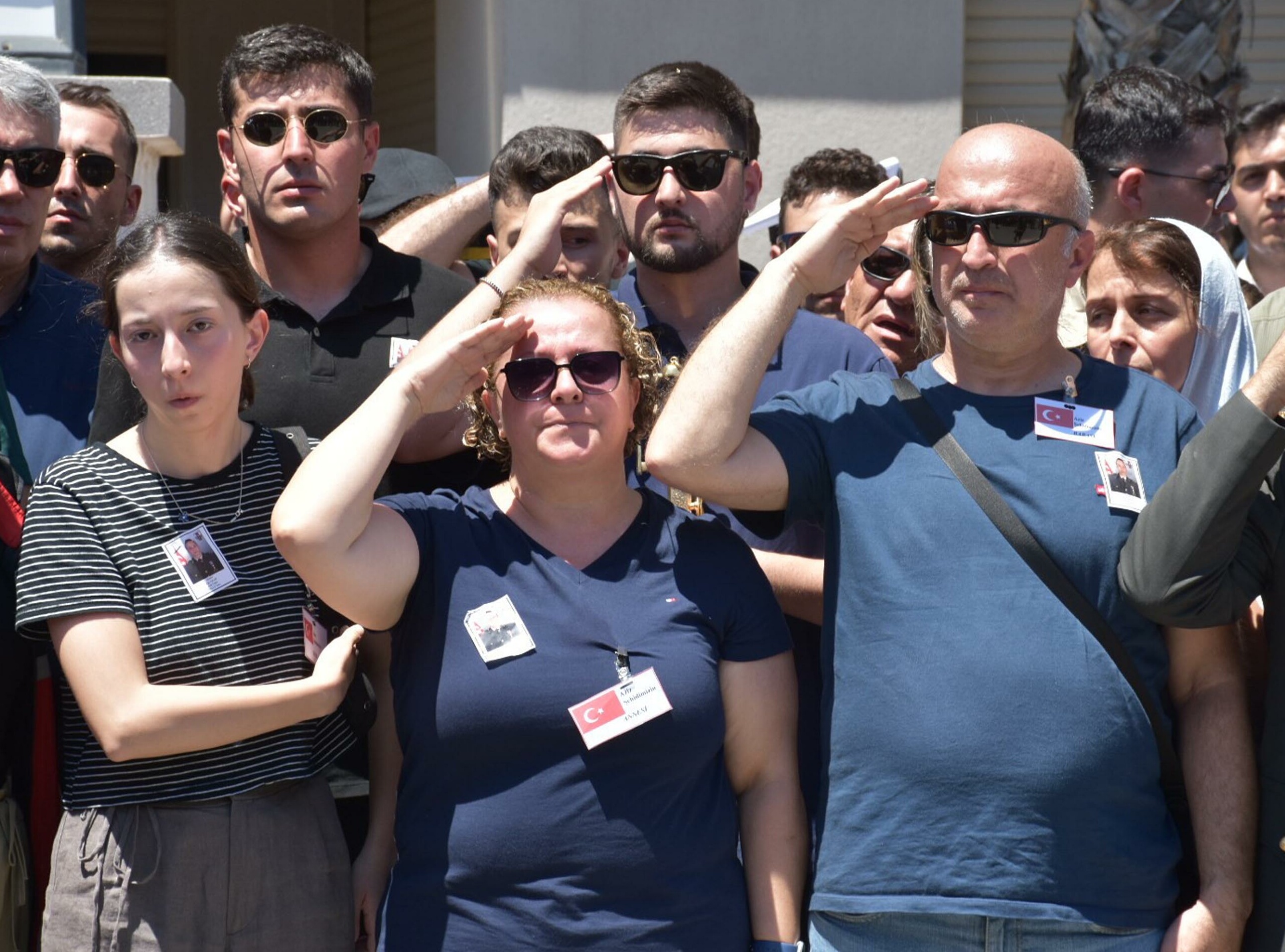Şehit üsteğmeni son yolculuğuna ailesi, asker selamıyla uğurladı