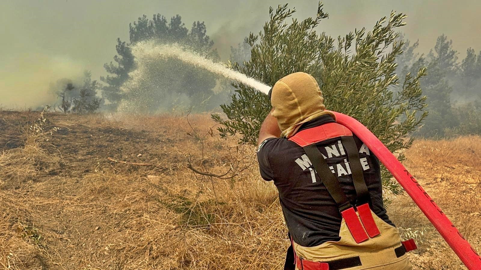 Manisa’da 2 noktada orman yangını