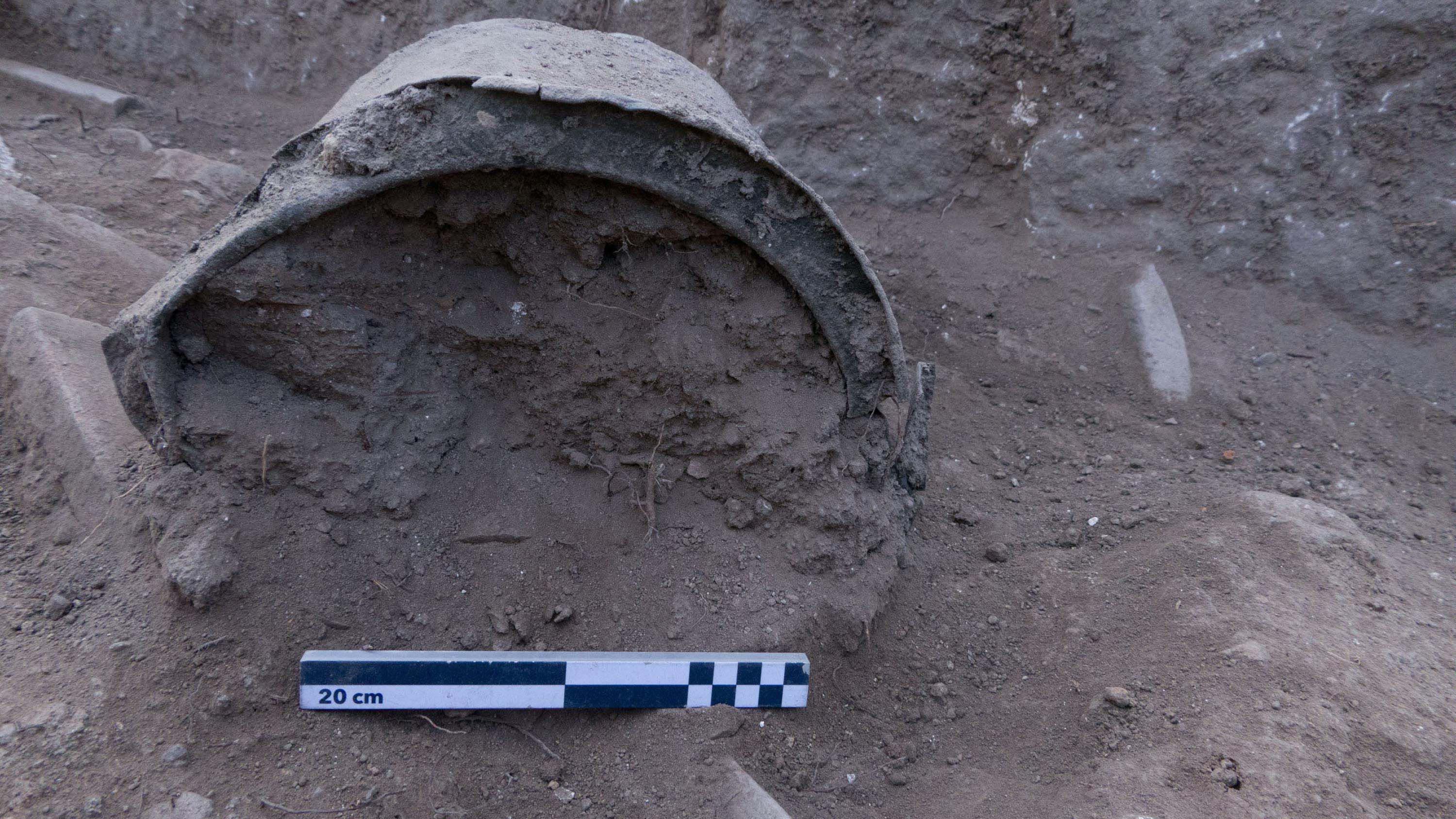 Pergamon'daki 'Mozaikli Ev'de 1400 yıllık bronz kazan bulundu