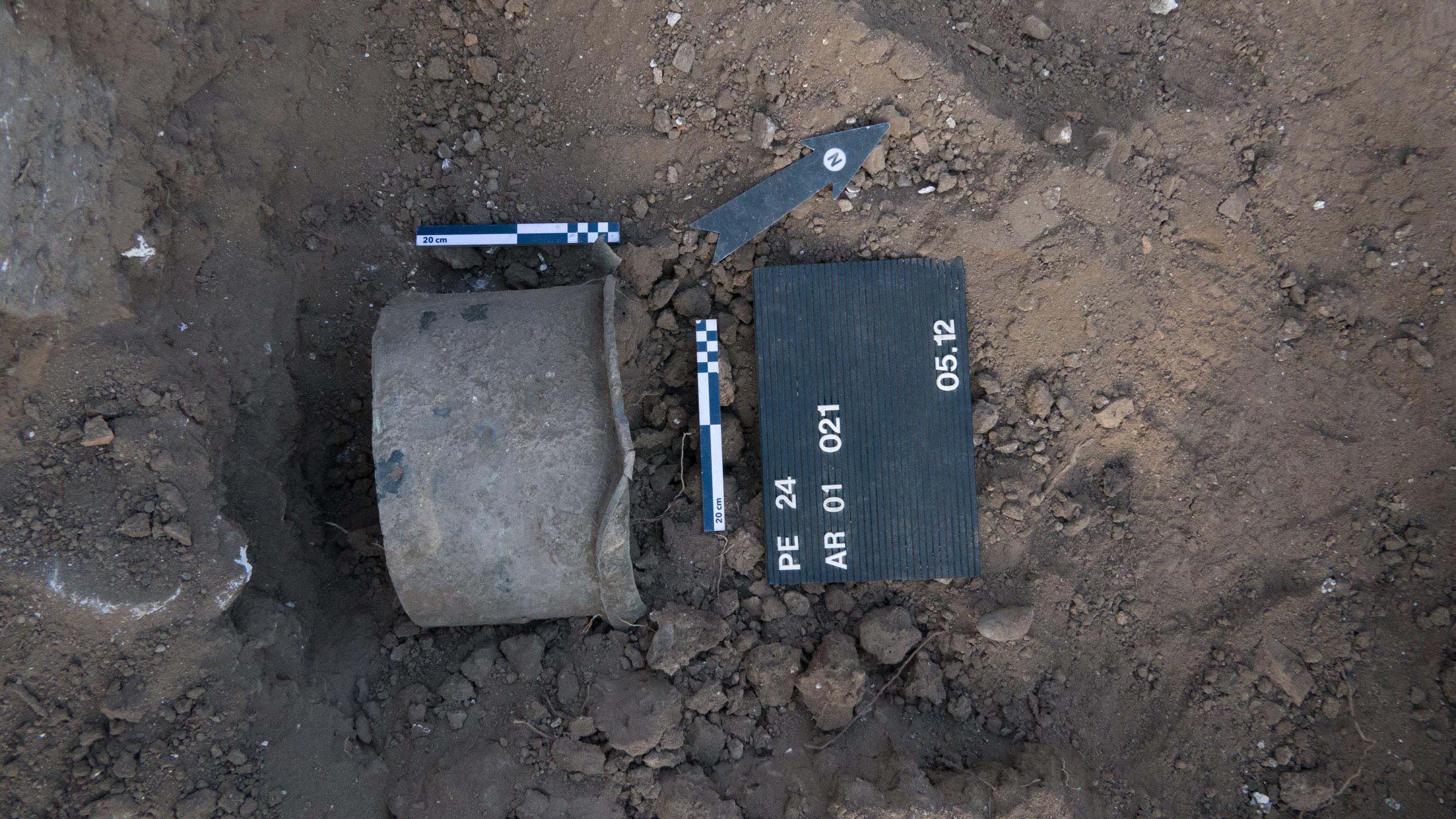 Pergamon'daki 'Mozaikli Ev'de 1400 yıllık bronz kazan bulundu
