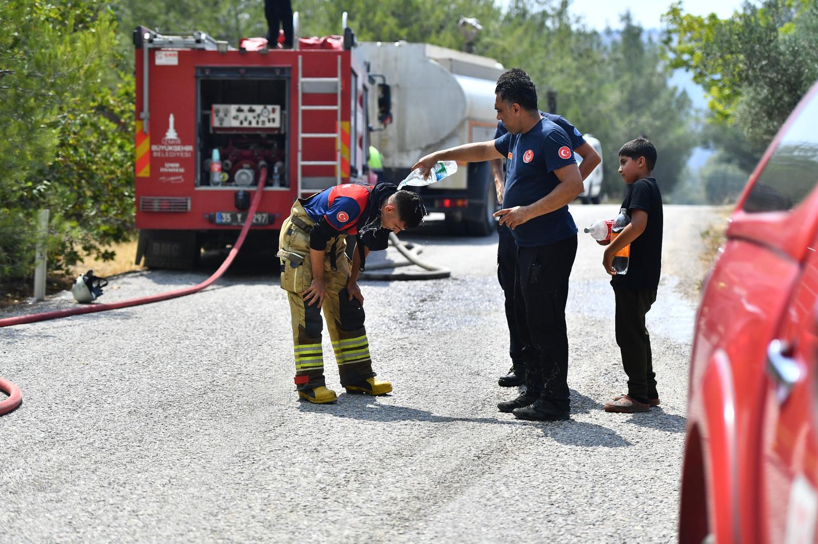 Bornova ve Buca'da orman yangını