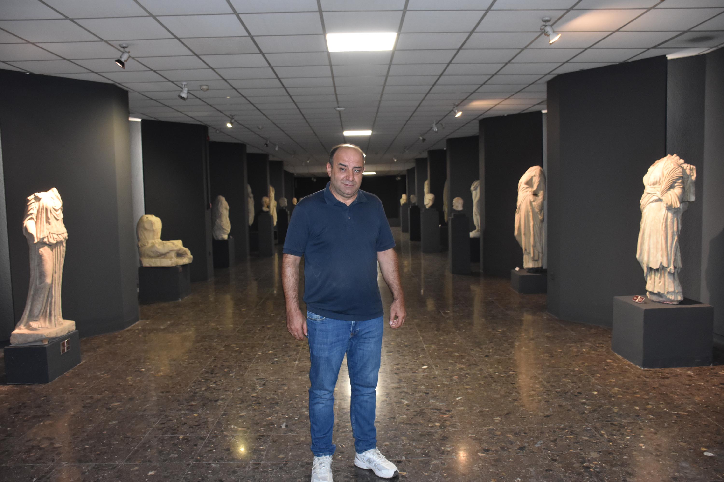 Parmağında yüzük olan 2 bin yıllık bronz kol parçası, 45 yıl sonra ilk kez sergide