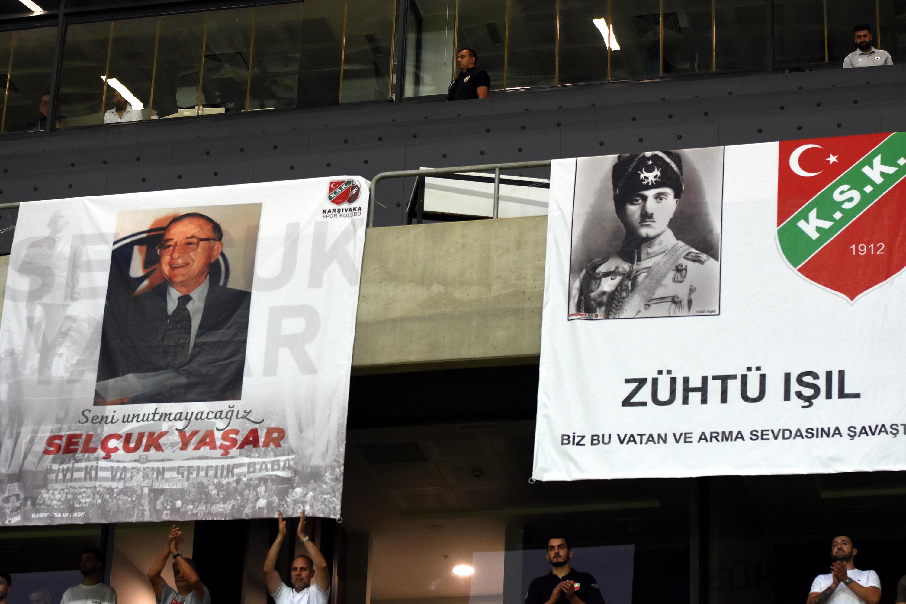 Karşıyaka'dan gövde gösterisi