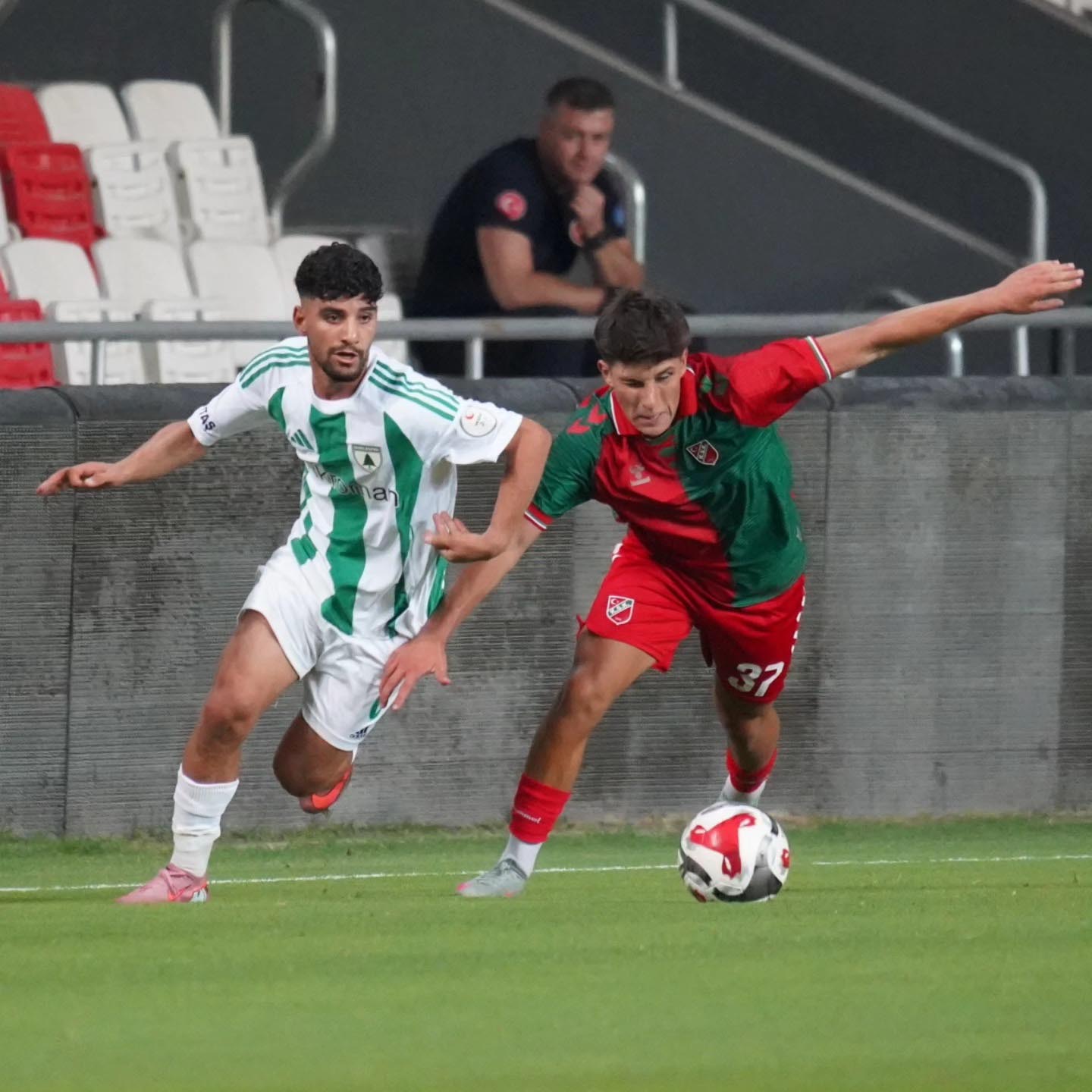 Karşıyaka'dan gövde gösterisi