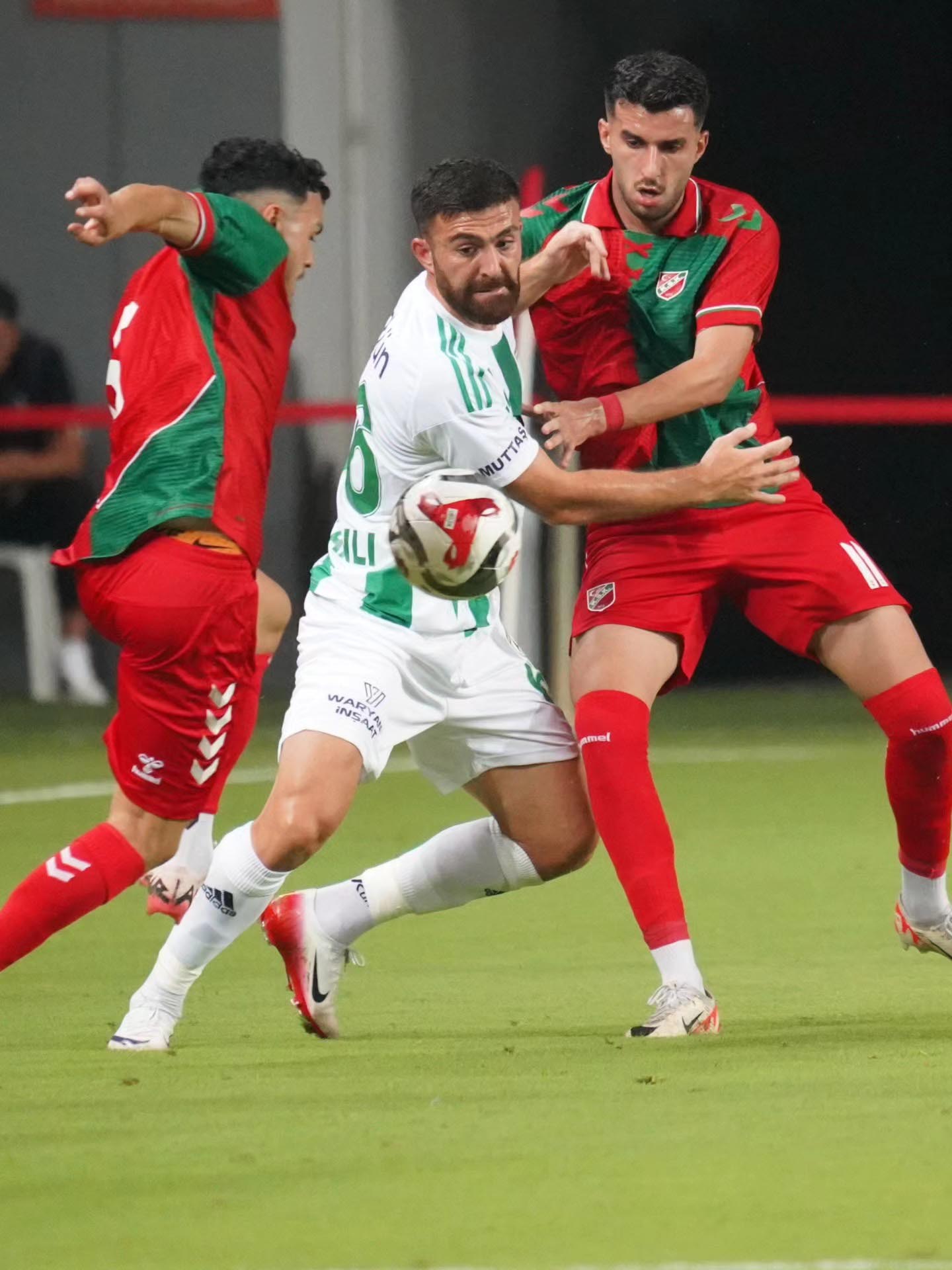 Karşıyaka'dan gövde gösterisi