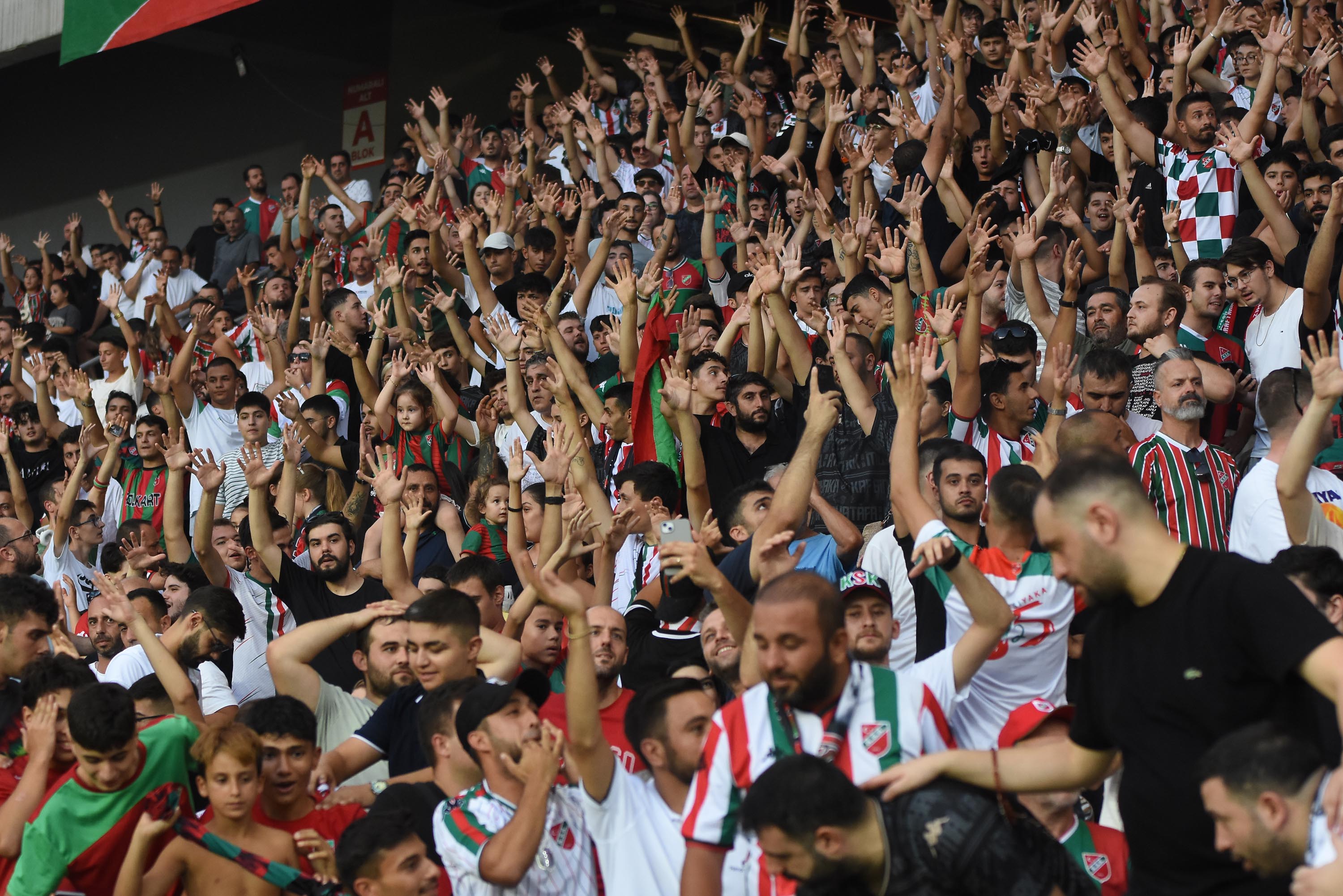 Karşıyaka'dan gövde gösterisi