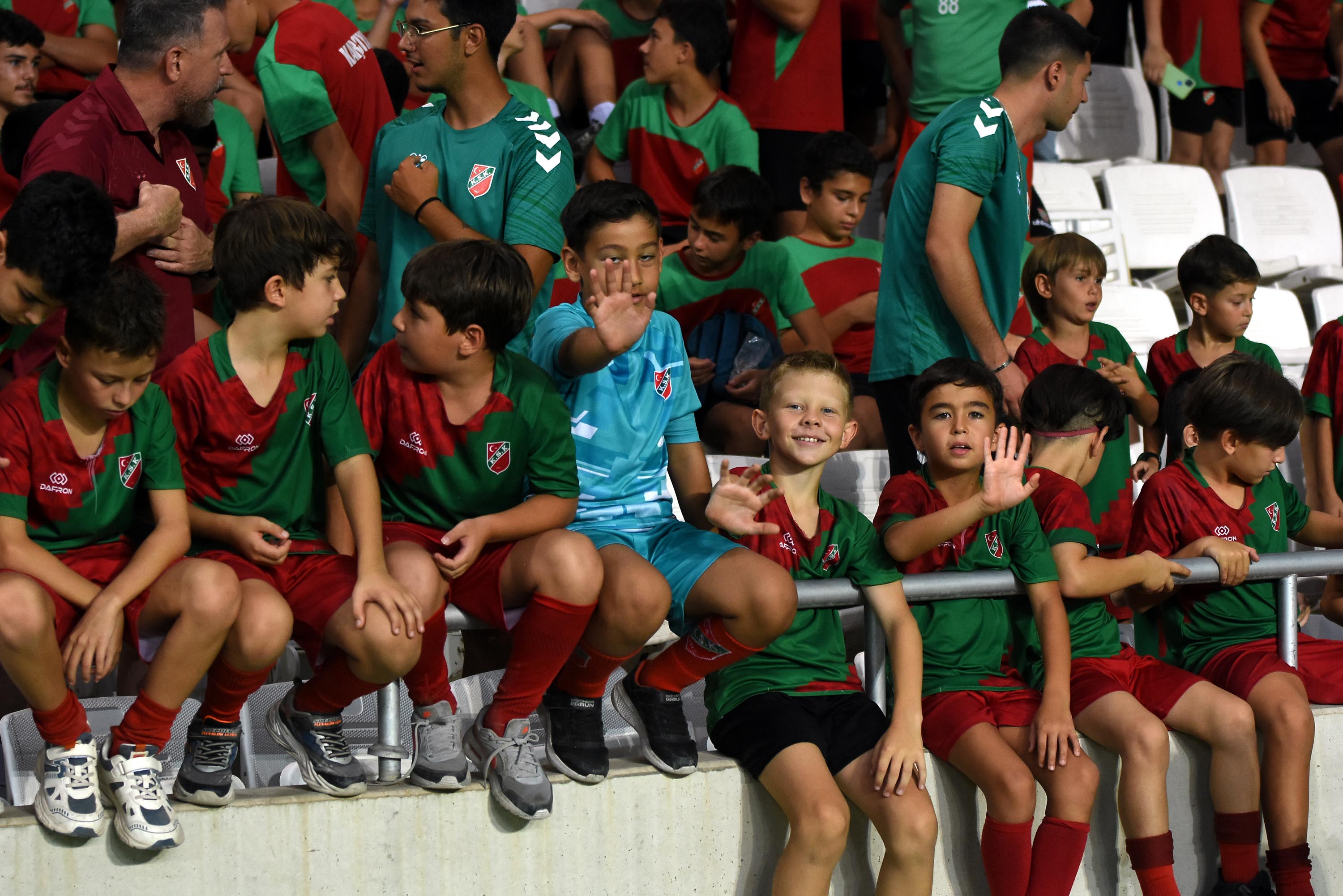 Karşıyaka'dan gövde gösterisi