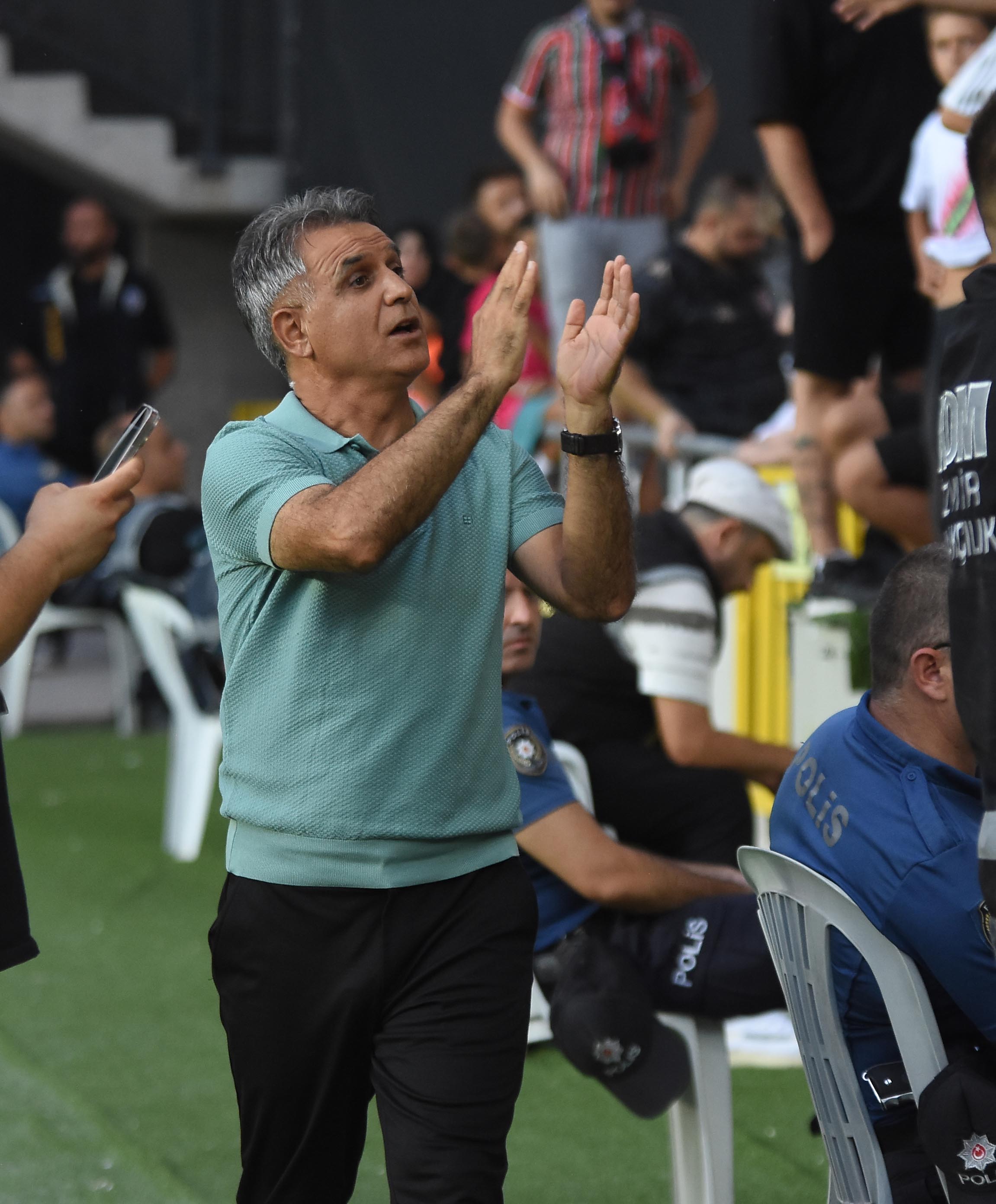 Karşıyaka'dan gövde gösterisi