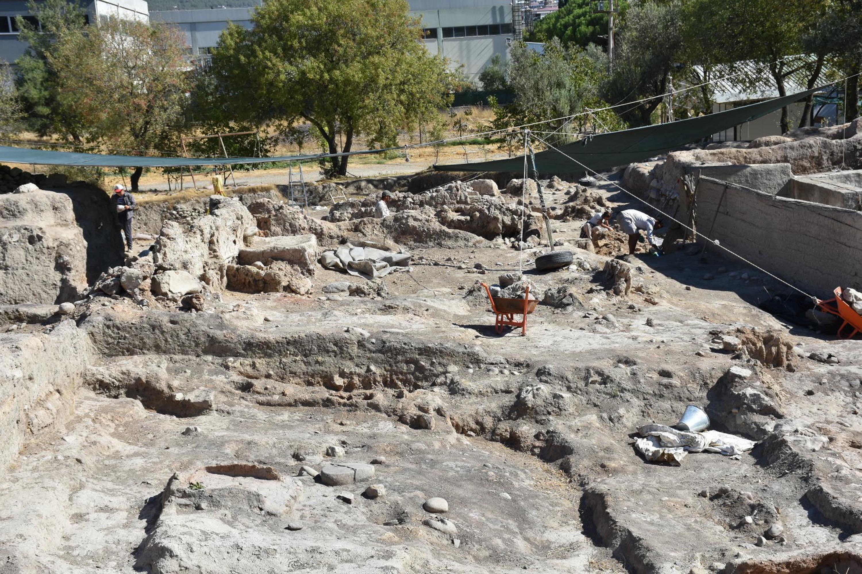 Ulucak Höyüğü'nde 8 bin yıllık Göbeklitepe üslubunda heykelci