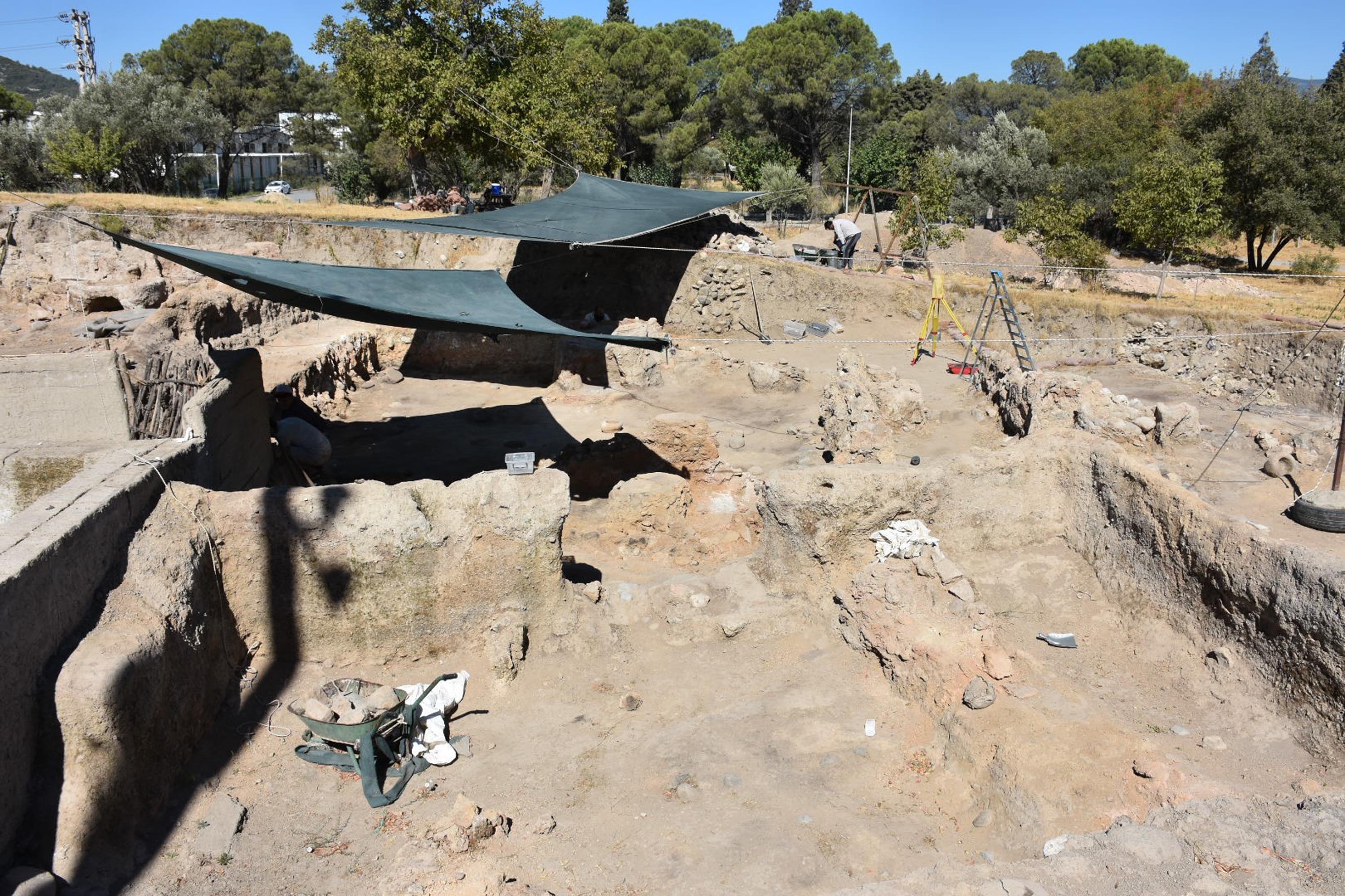 Ulucak Höyüğü'nde 8 bin yıllık Göbeklitepe üslubunda heykelci