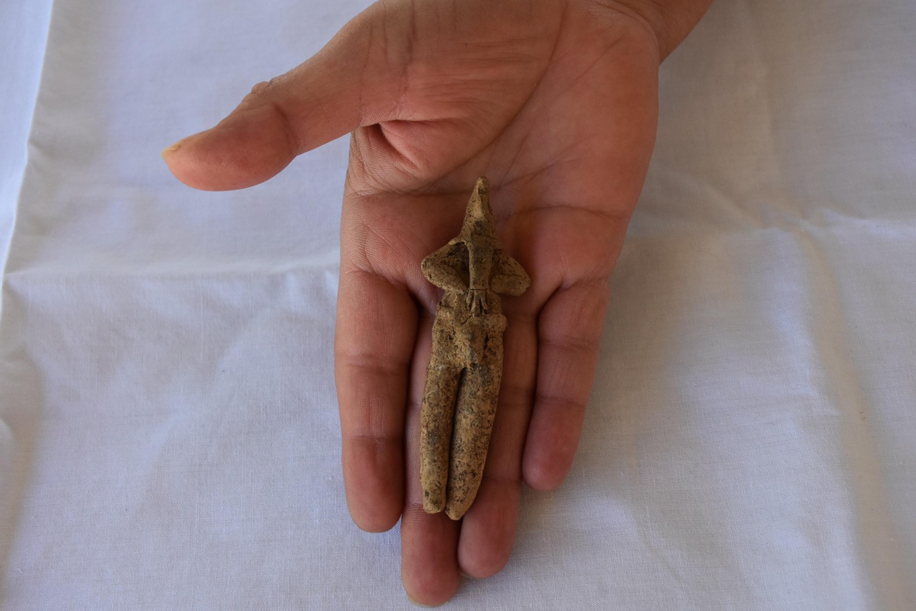 Ulucak Höyüğü'nde 8 bin yıllık Göbeklitepe üslubunda heykelci