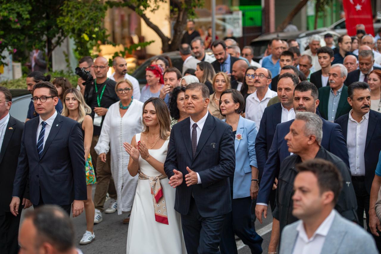 94. İEF muhteşem kortejle başladı 