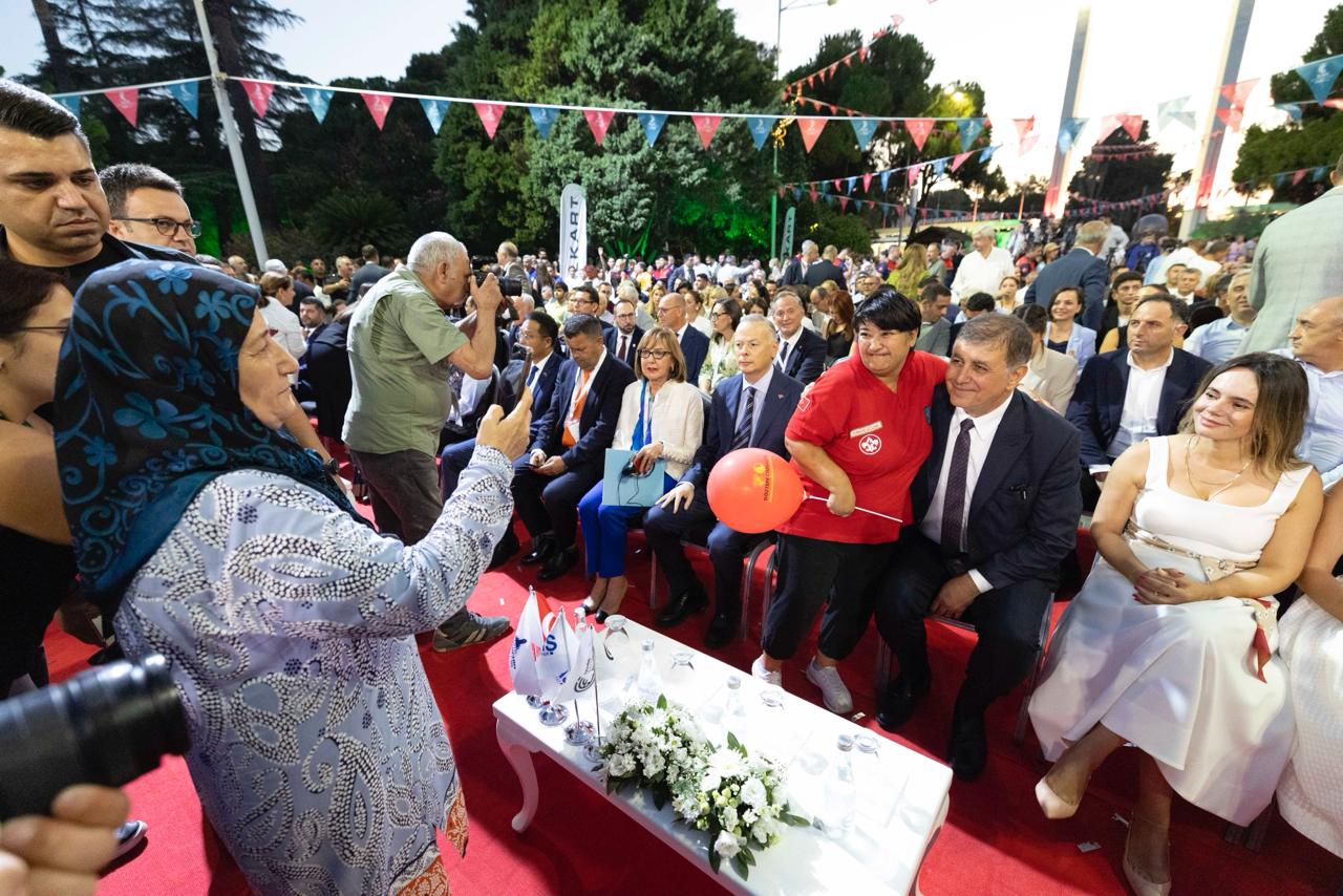 İEF görkemli açılış; Başkanlar ve eşlerinden stant gezisi 