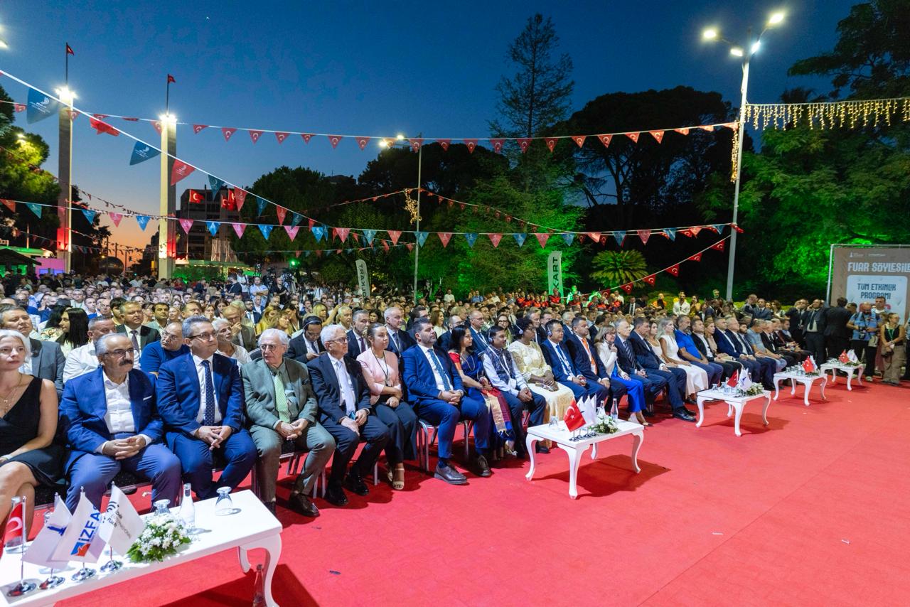 İEF görkemli açılış; Başkanlar ve eşlerinden stant gezisi 