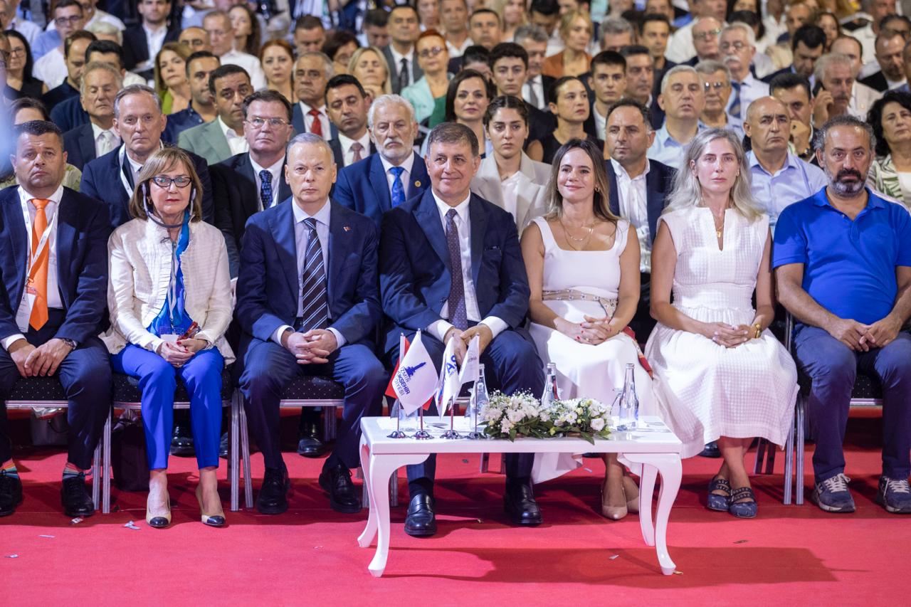 İEF görkemli açılış; Başkanlar ve eşlerinden stant gezisi 
